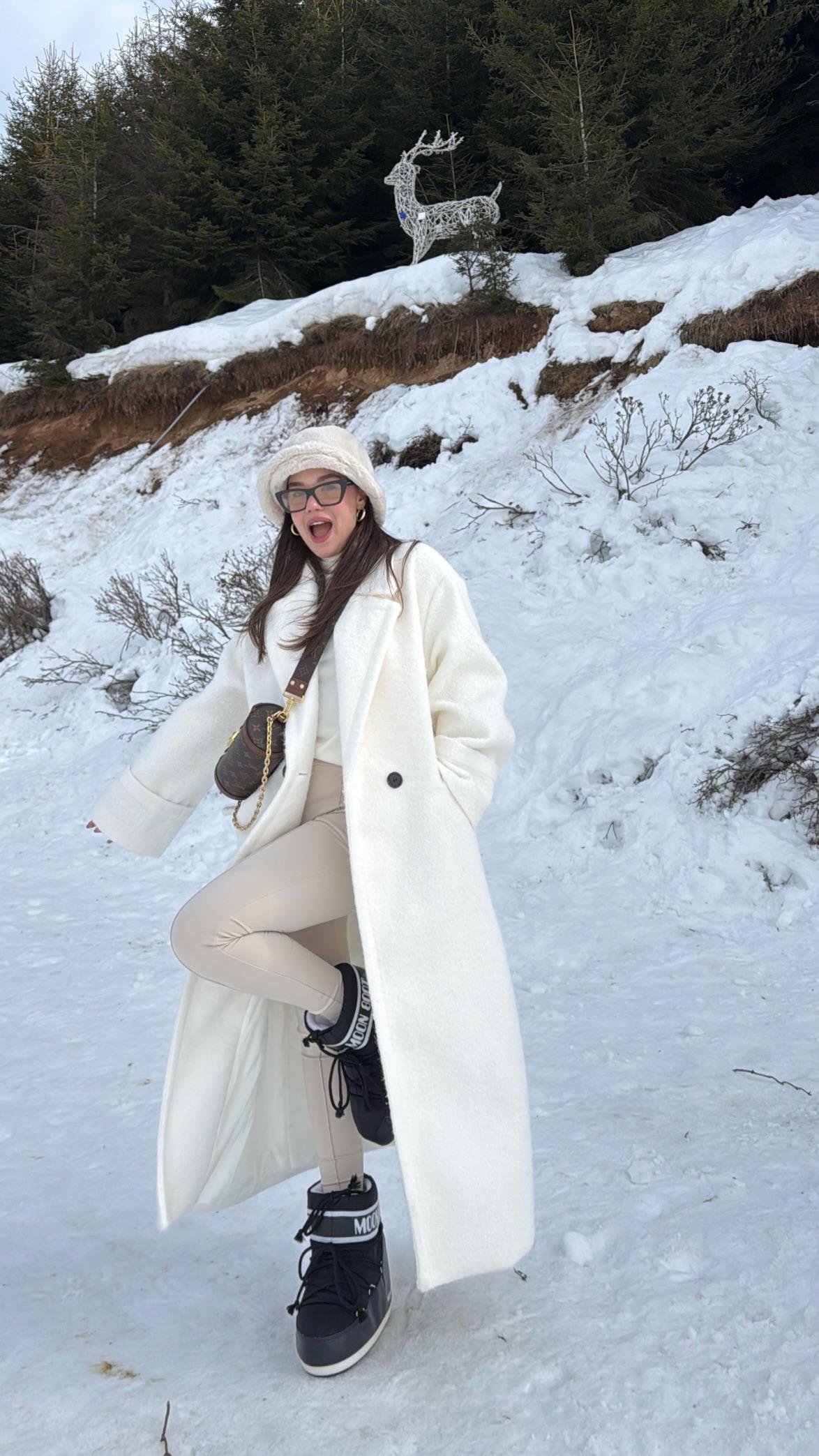 Ekru Cepli Uzun Buklet Kaban