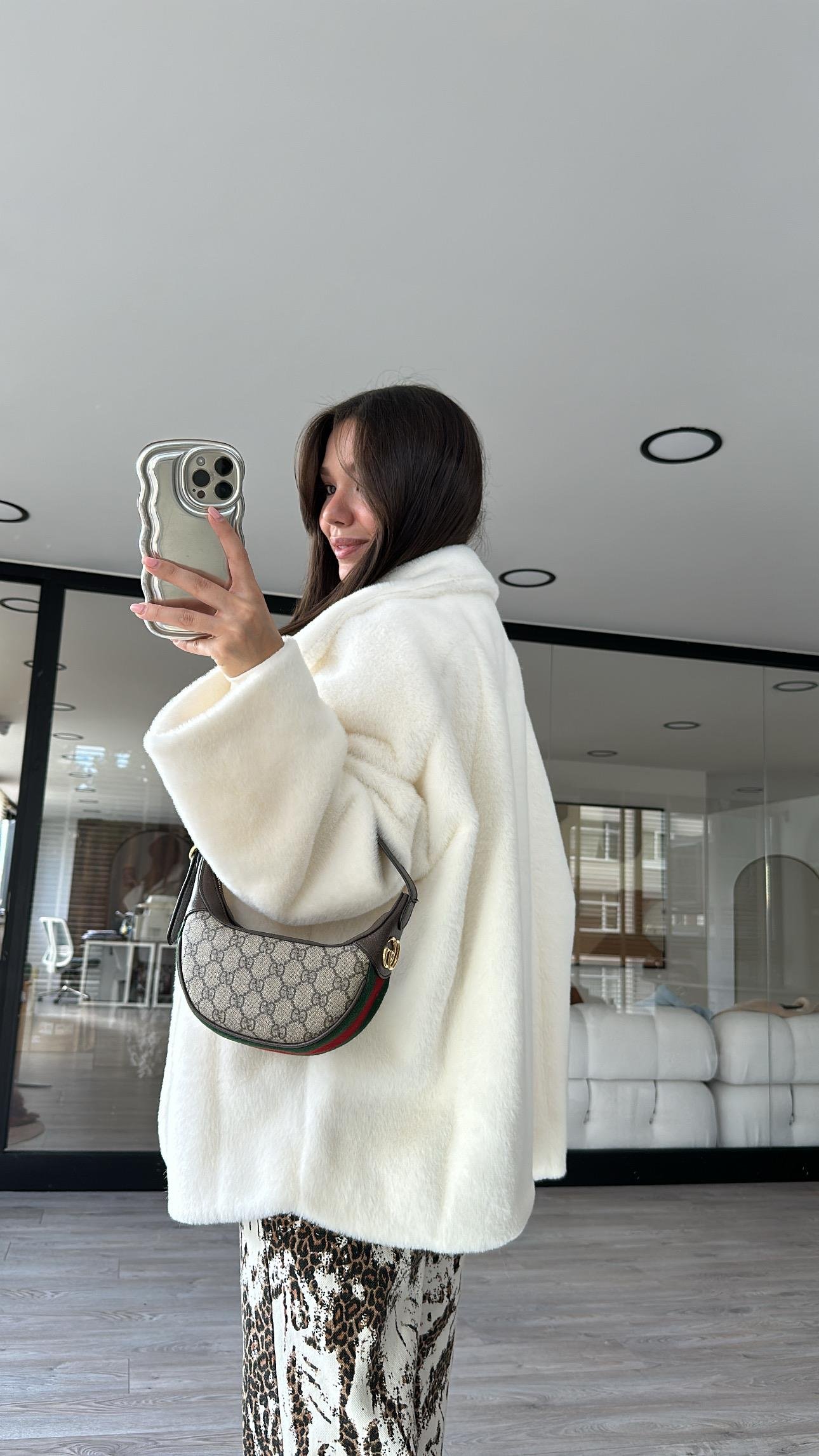 Ekru Çift Cepli Peluş Mont 