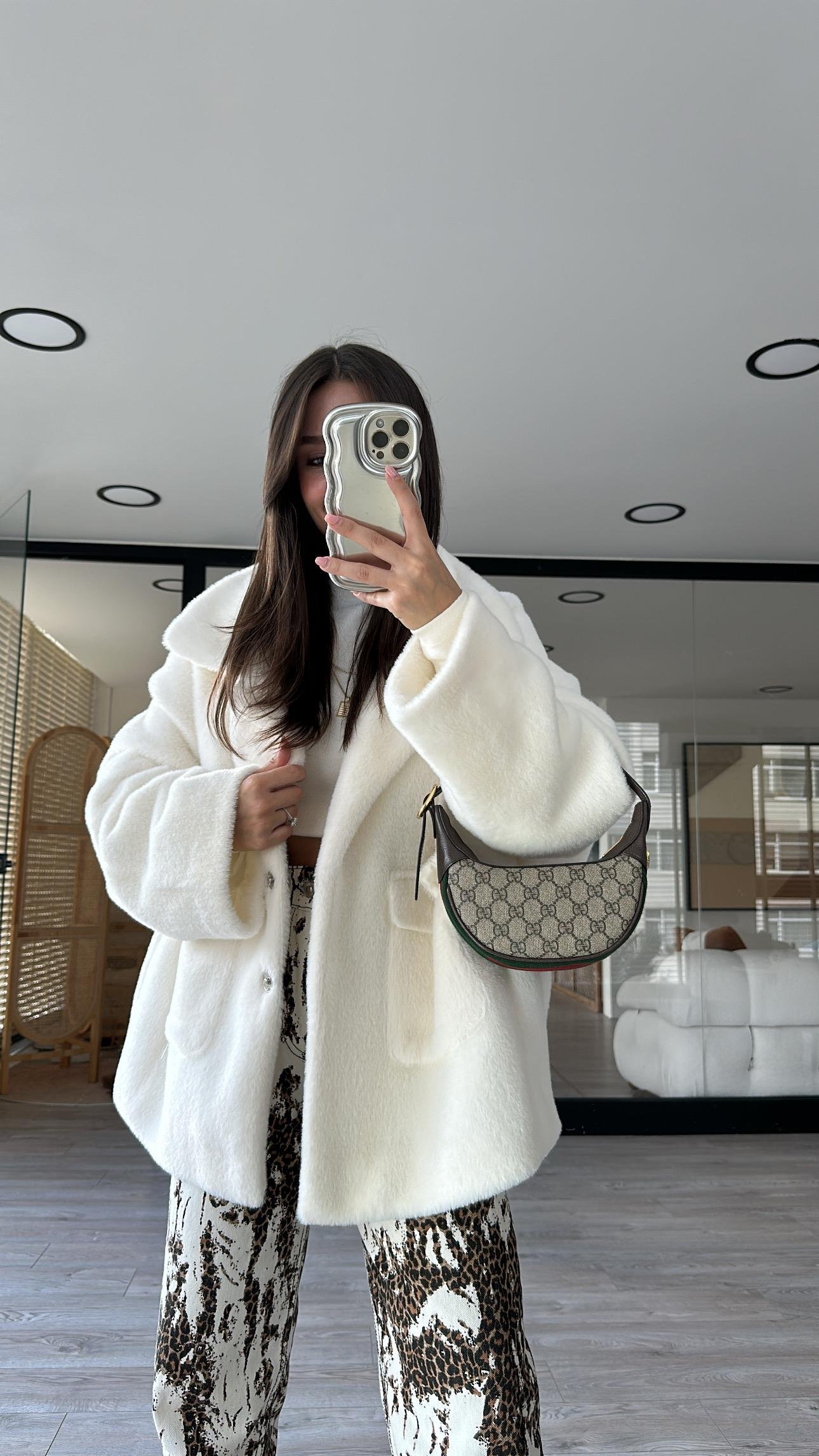 Ekru Çift Cepli Peluş Mont 