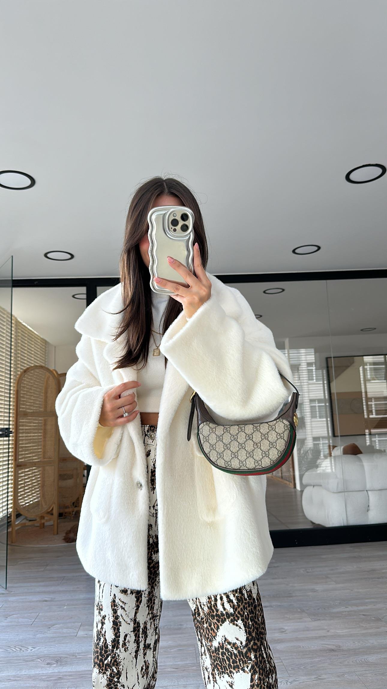 Ekru Çift Cepli Peluş Mont 