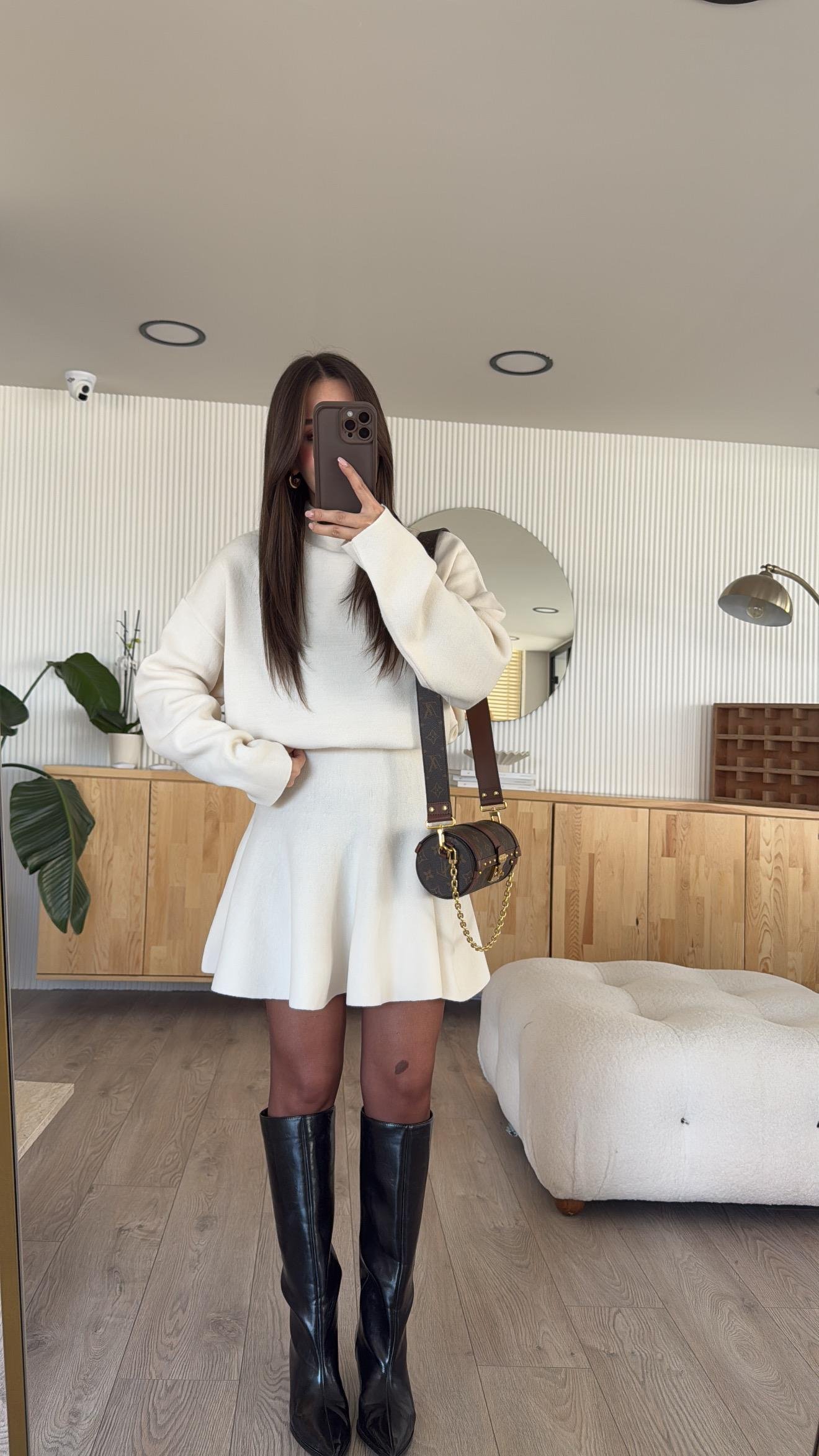 Ekru Dik Yaka Etekli Triko Takım 