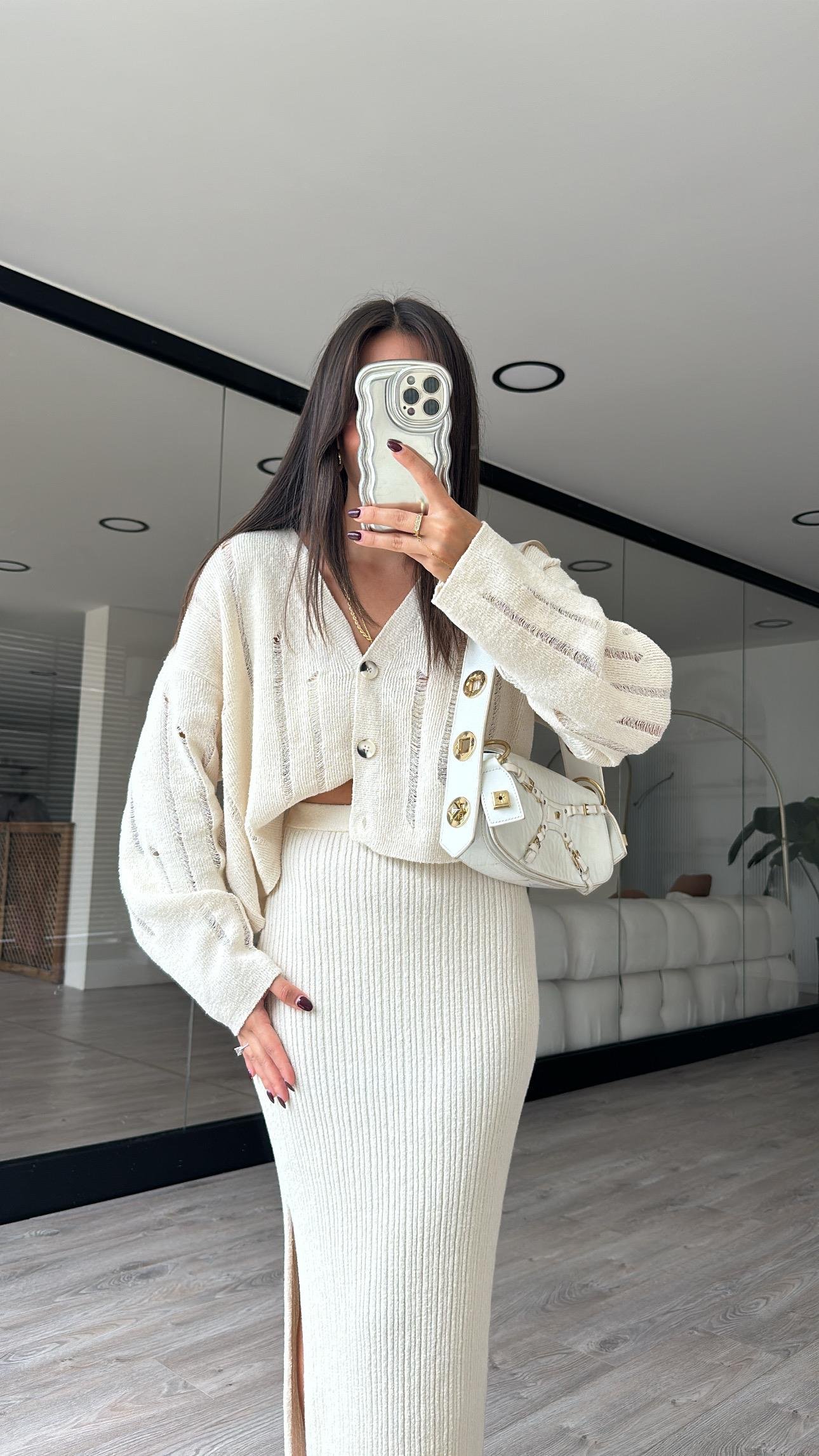 Ekru Düğmeli Yırtıklı Triko Hırka 