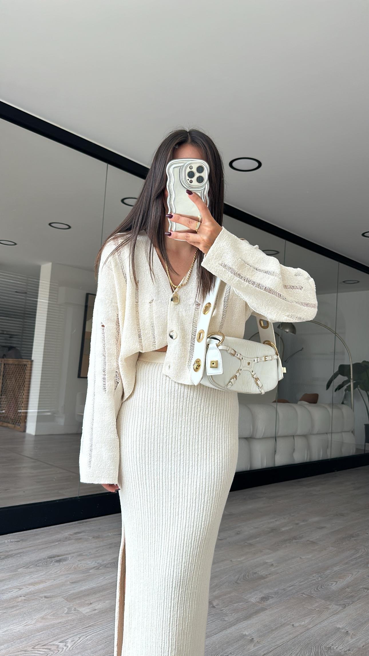 Ekru Düğmeli Yırtıklı Triko Hırka 