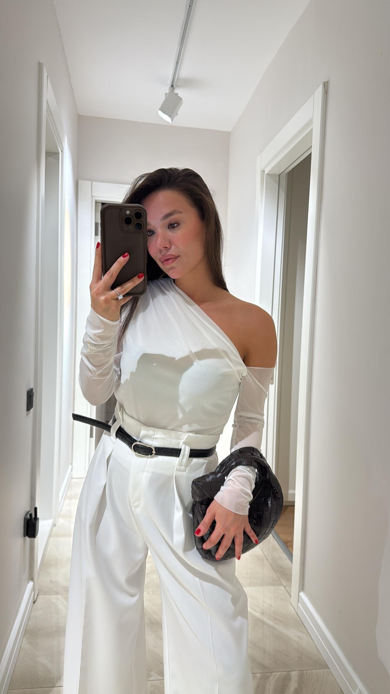 Ekru Düşük Omuz Detaylı Drapeli Tül Bluz