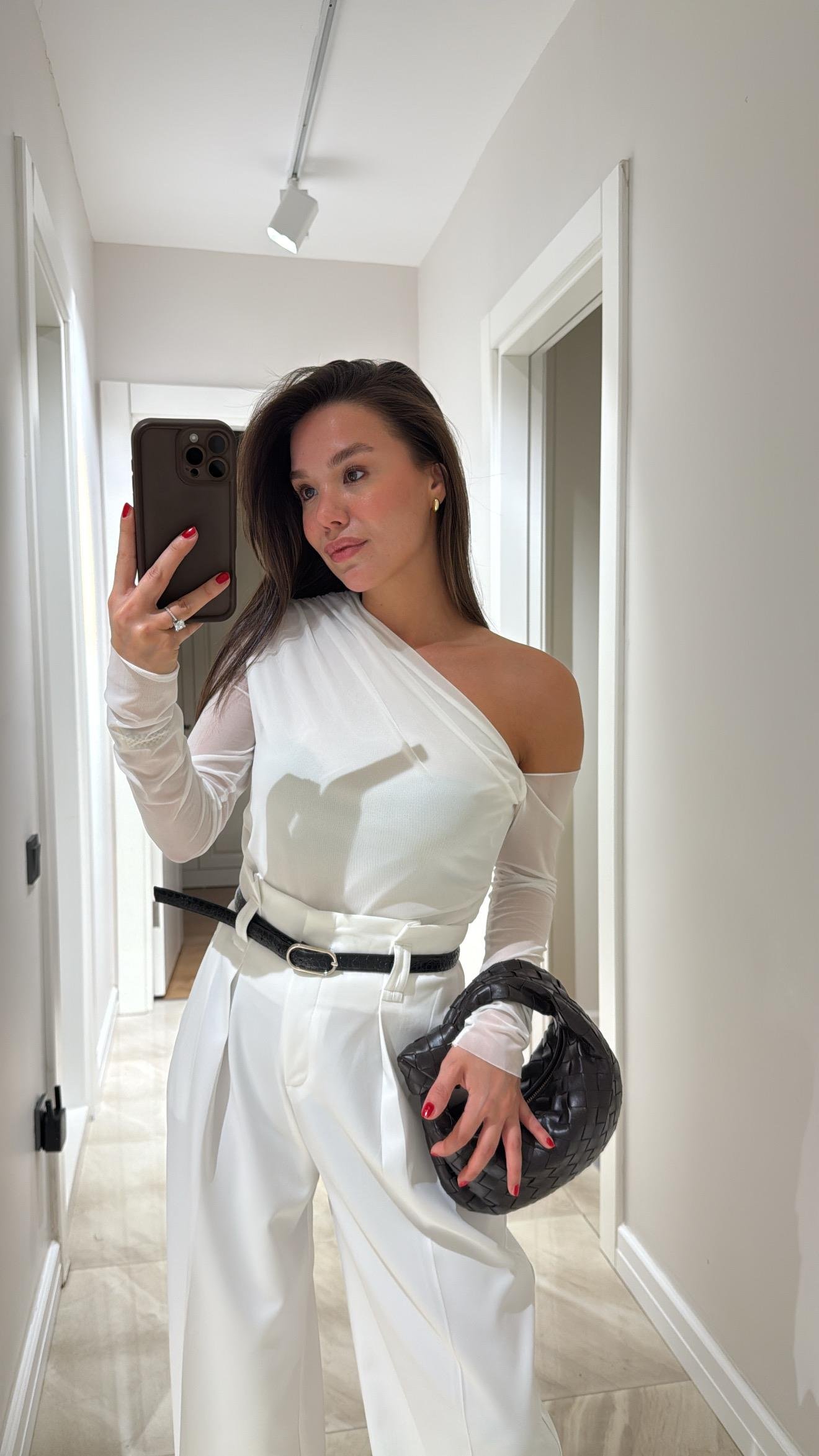 Ekru Düşük Omuz Detaylı Drapeli Tül Bluz