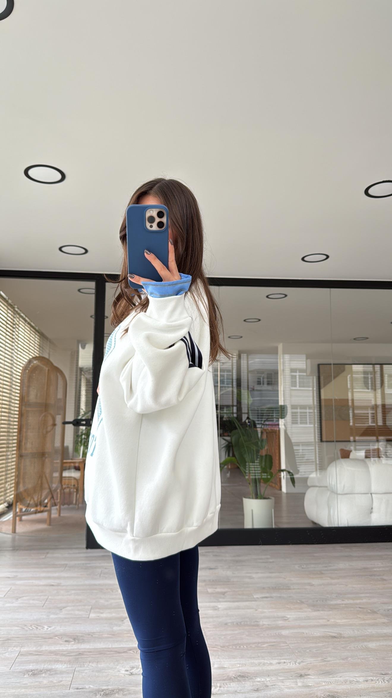 Ekru Gömlek Detaylı Paris Baskılı Sweat 