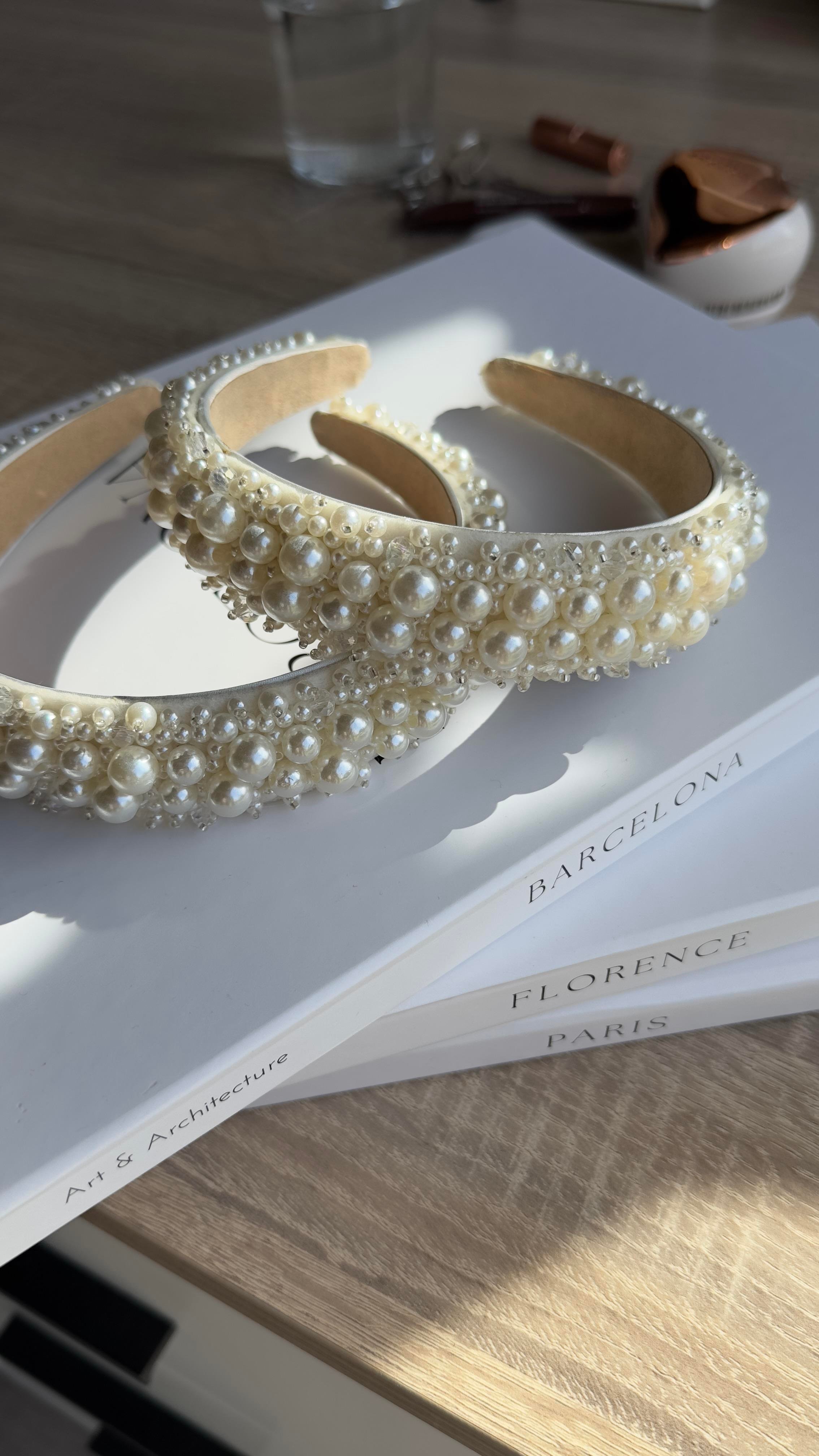 Ekru İncili Dolgulu Saten Taç