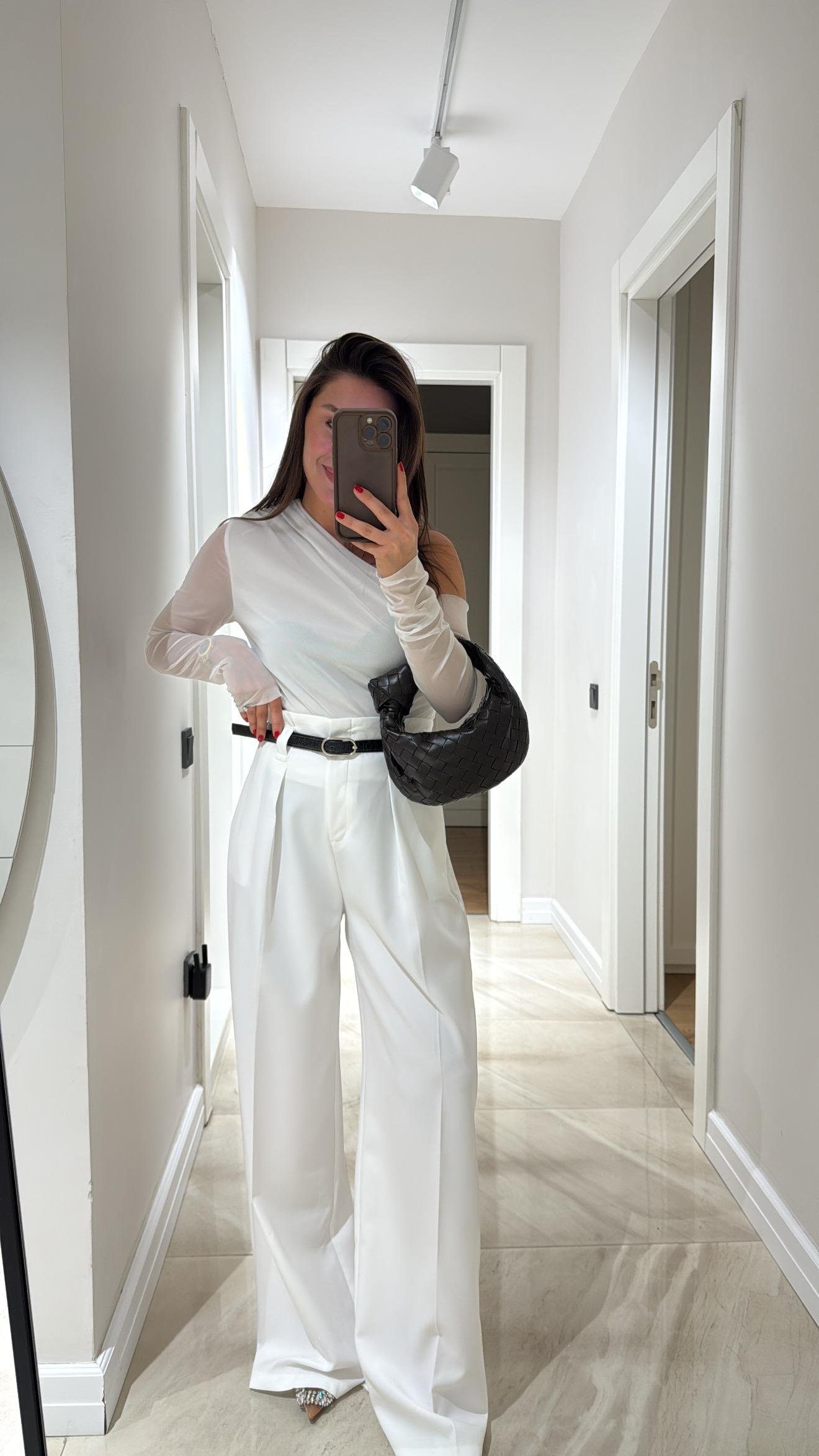 Ekru Kemer Detaylı Geniş Paça Pantolon