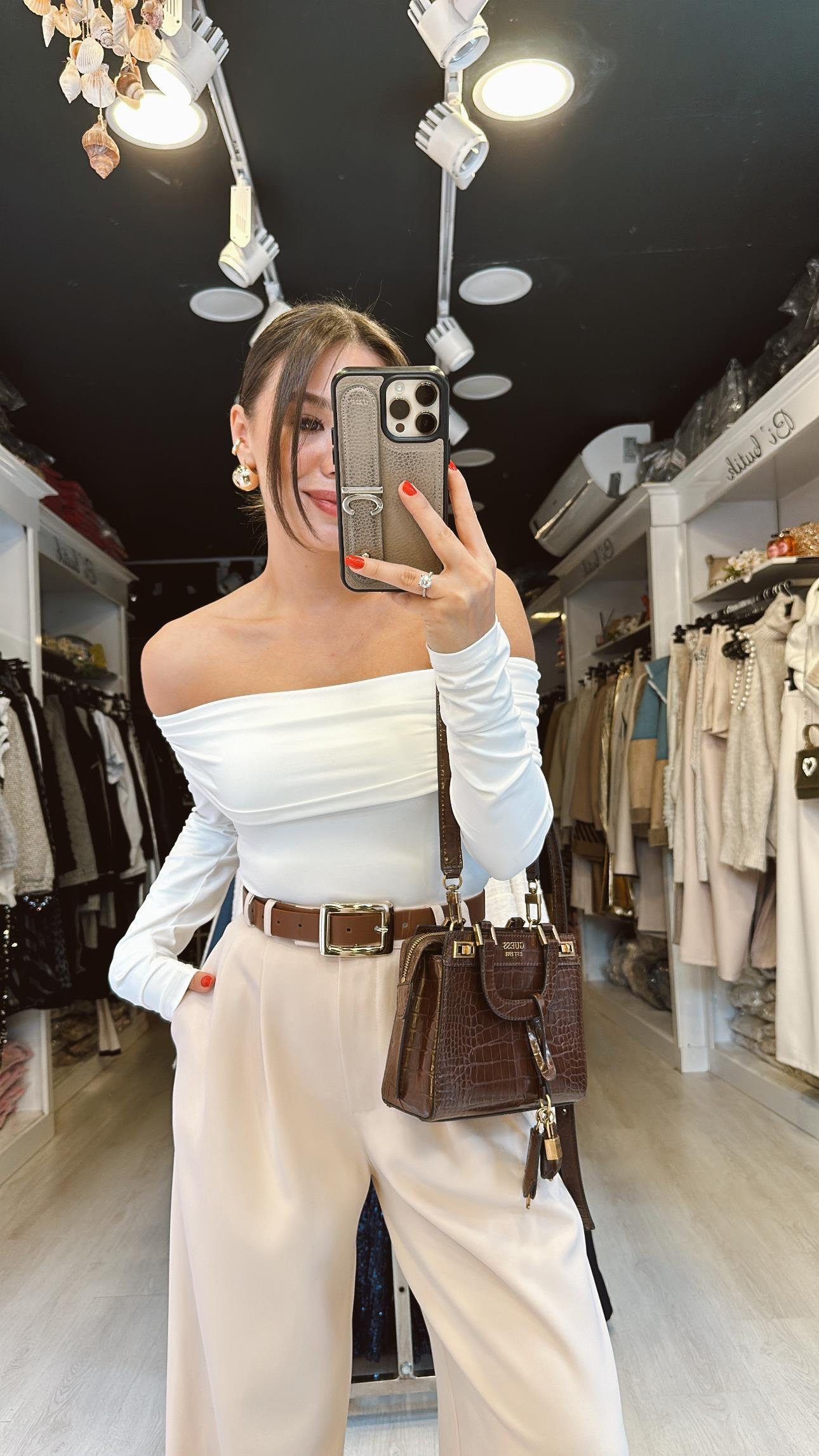 Beyaz Madonna Yaka Bodysuit