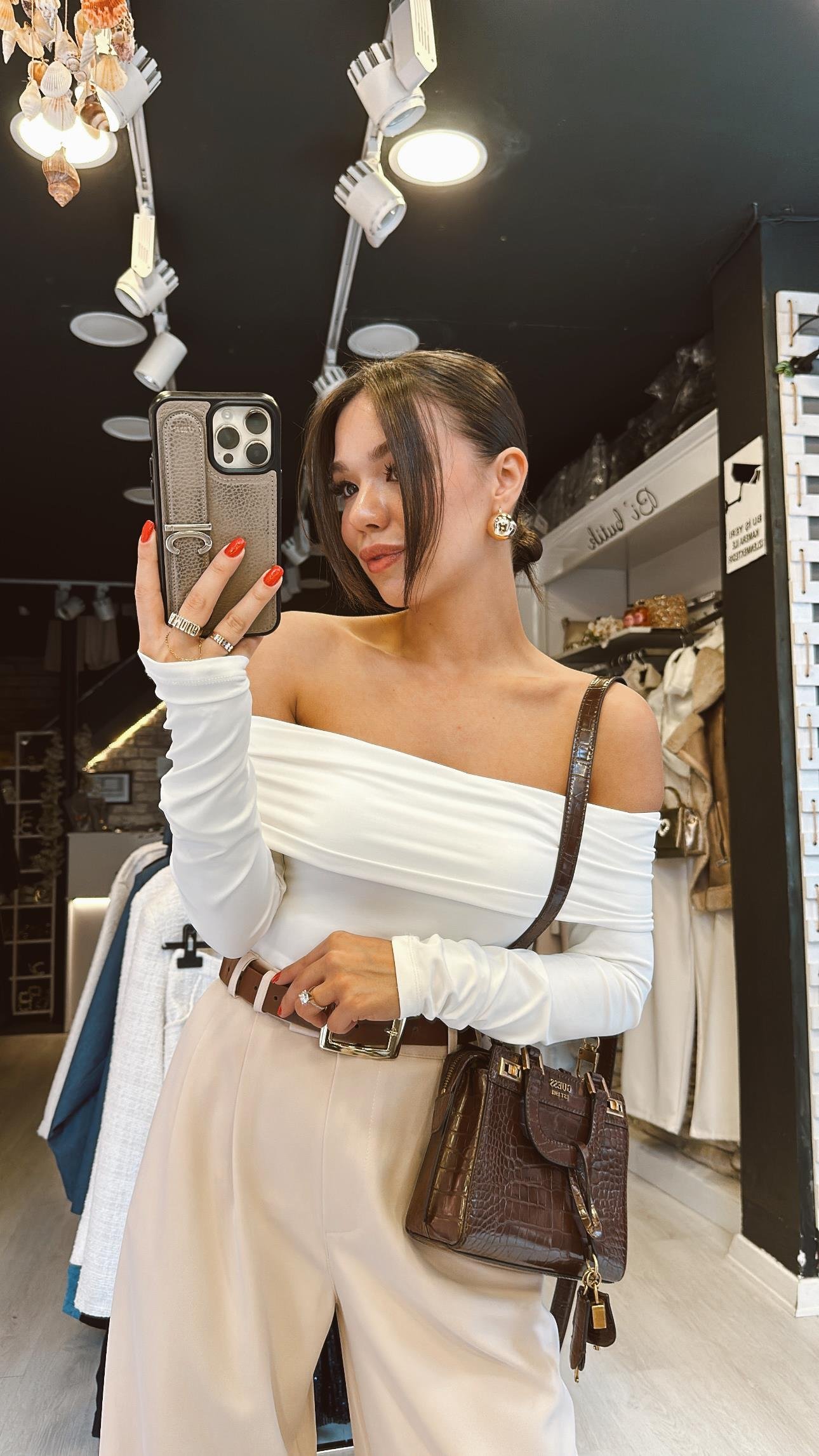 Beyaz Madonna Yaka Bodysuit