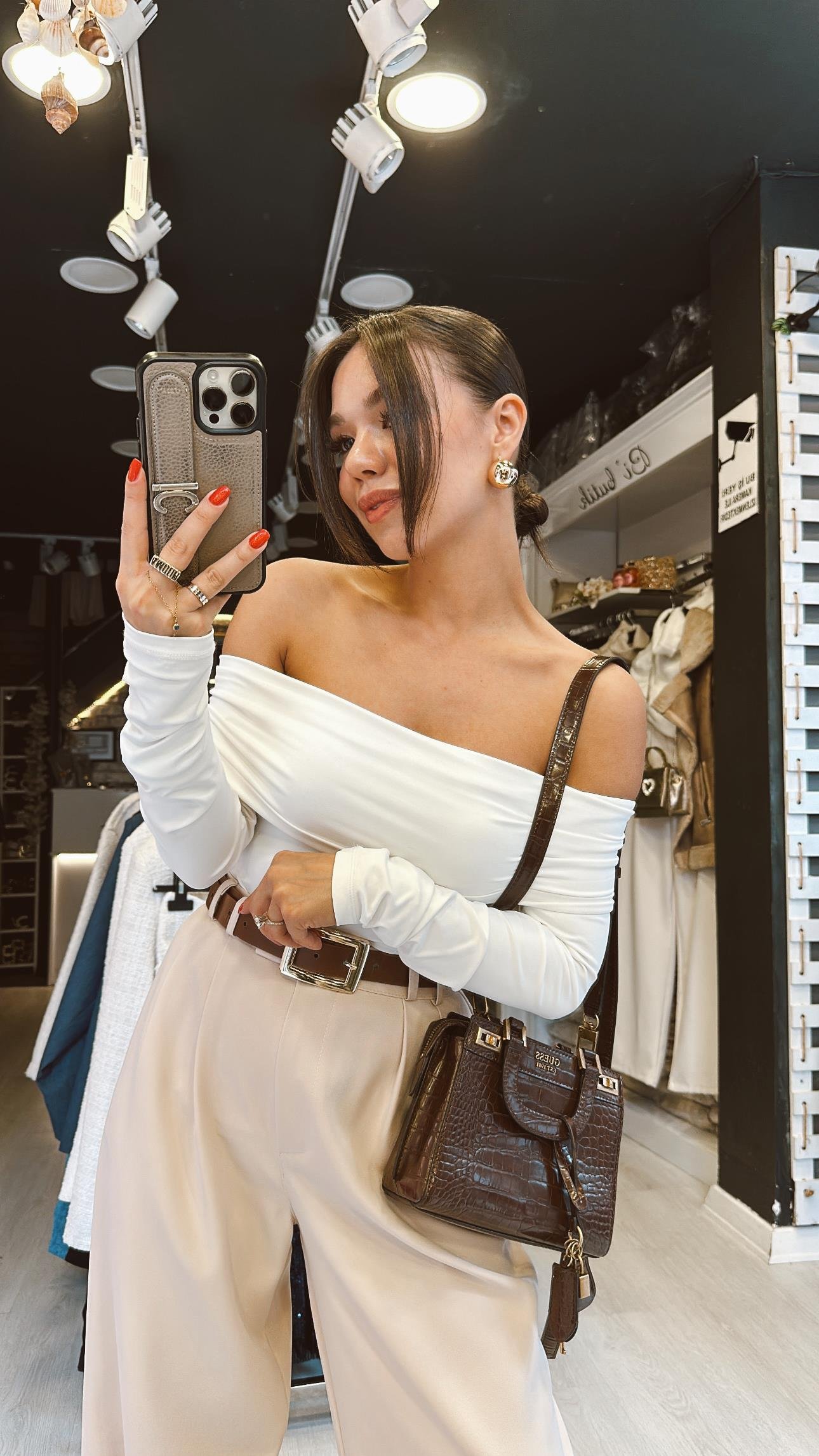 Beyaz Madonna Yaka Bodysuit