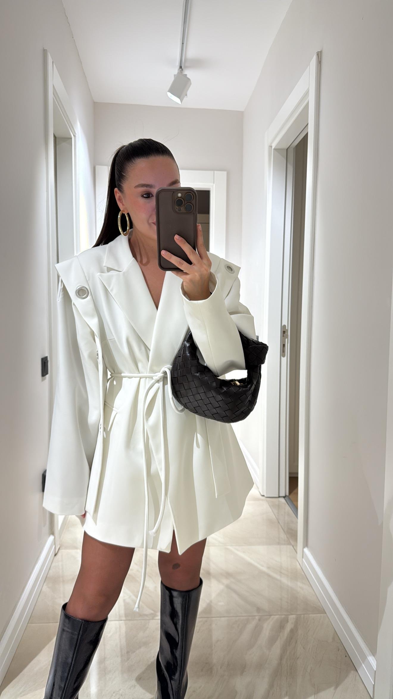 Ekru Omuz Kuş Gözü Detaylı Blazer Ceket