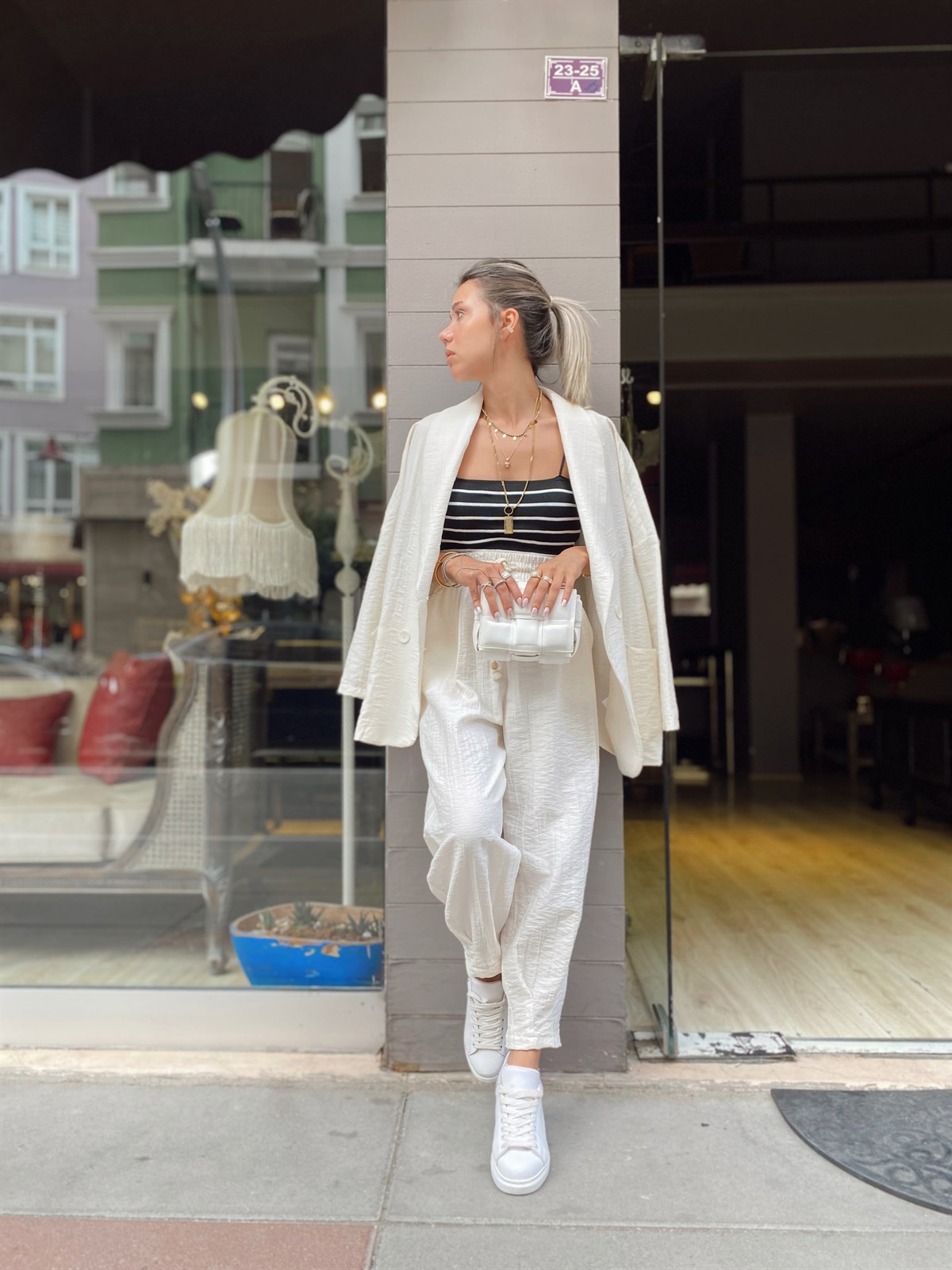 Ekru Paça Pileli Beli Bağcıklı Pantolon 