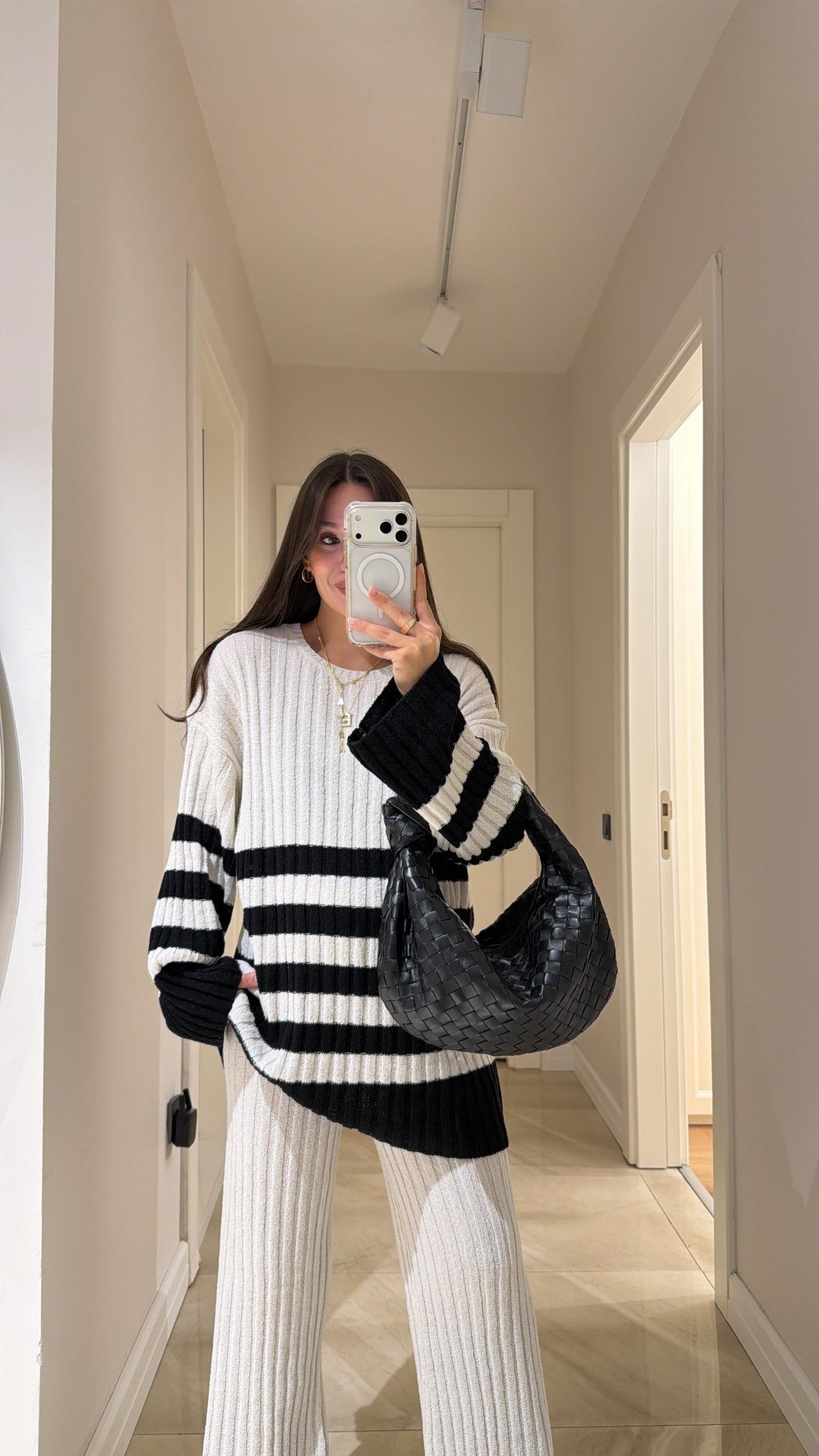 Ekru Siyah Bisiklet Yaka Kalın Fitilli Triko Kazak