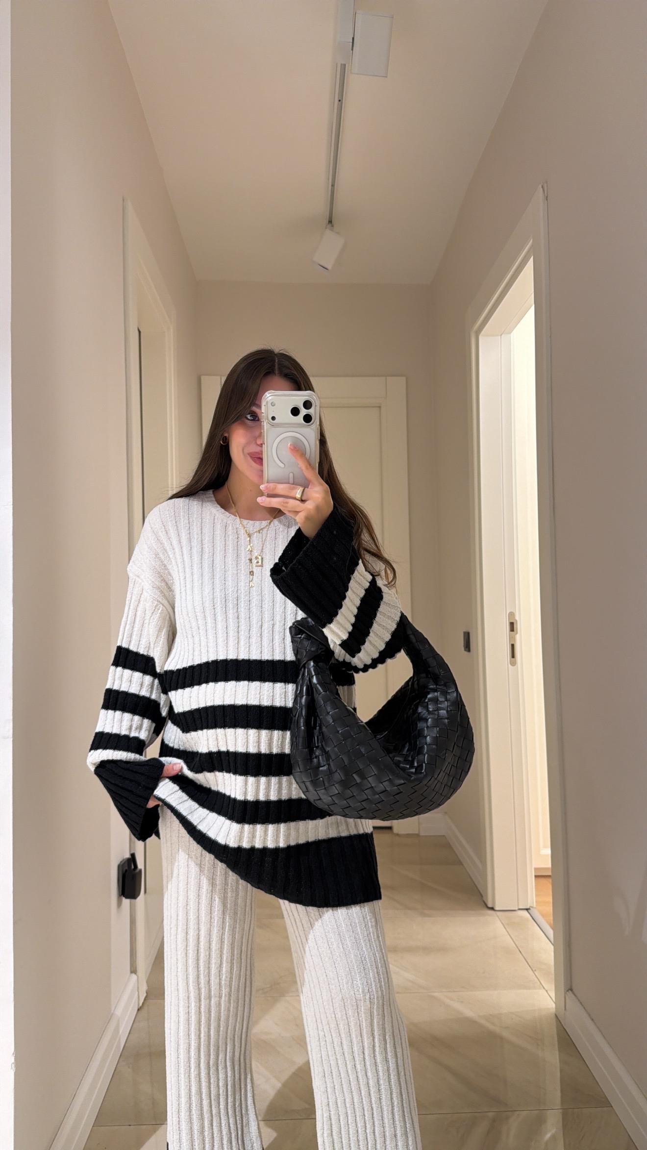 Ekru Siyah Bisiklet Yaka Kalın Fitilli Triko Kazak