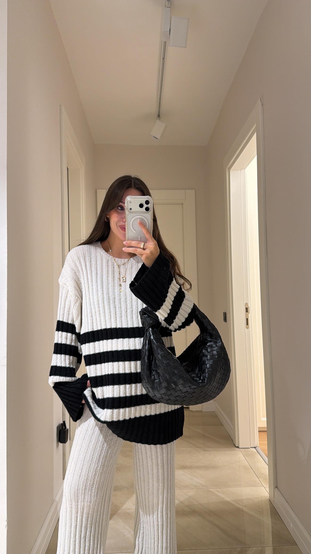 Ekru Siyah Bisiklet Yaka Kalın Fitilli Triko Kazak