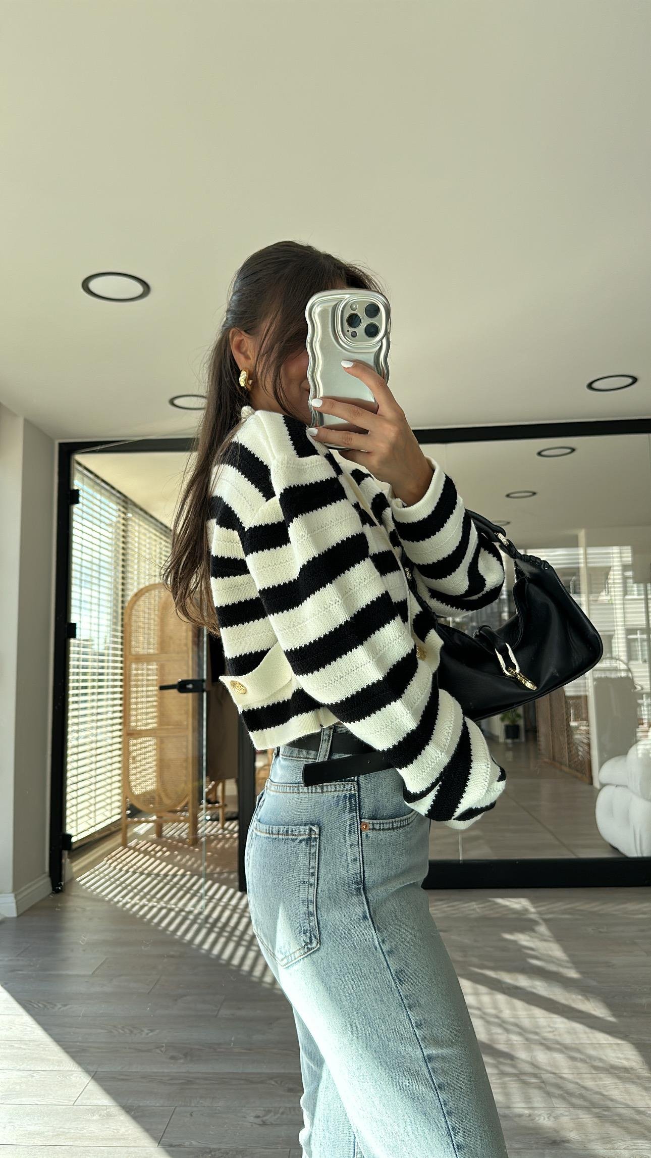 Ekru Siyah Çizgili Gold Düğme Detaylı Marka Model Triko Hırka 