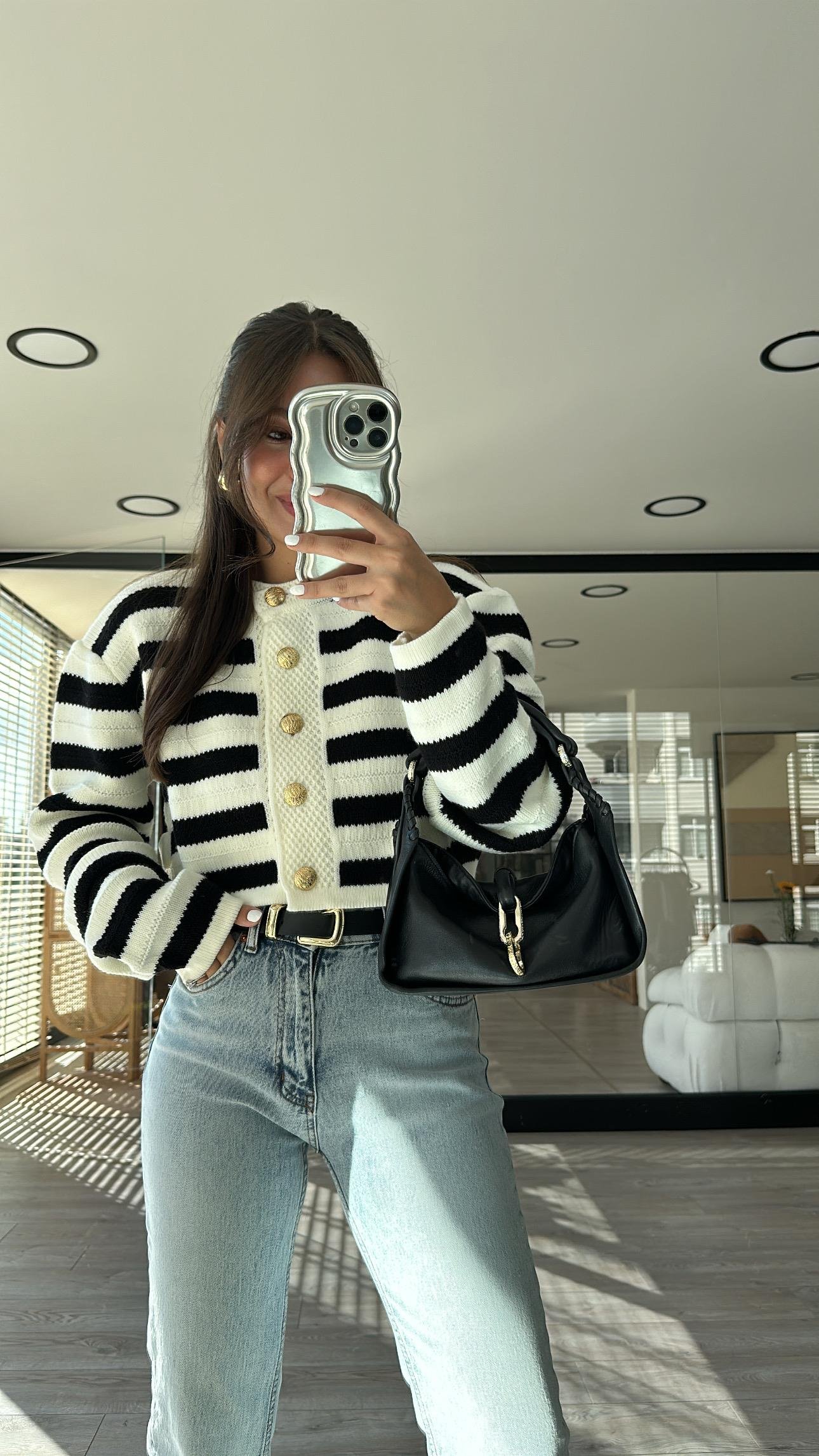 Ekru Siyah Çizgili Gold Düğme Detaylı Marka Model Triko Hırka 