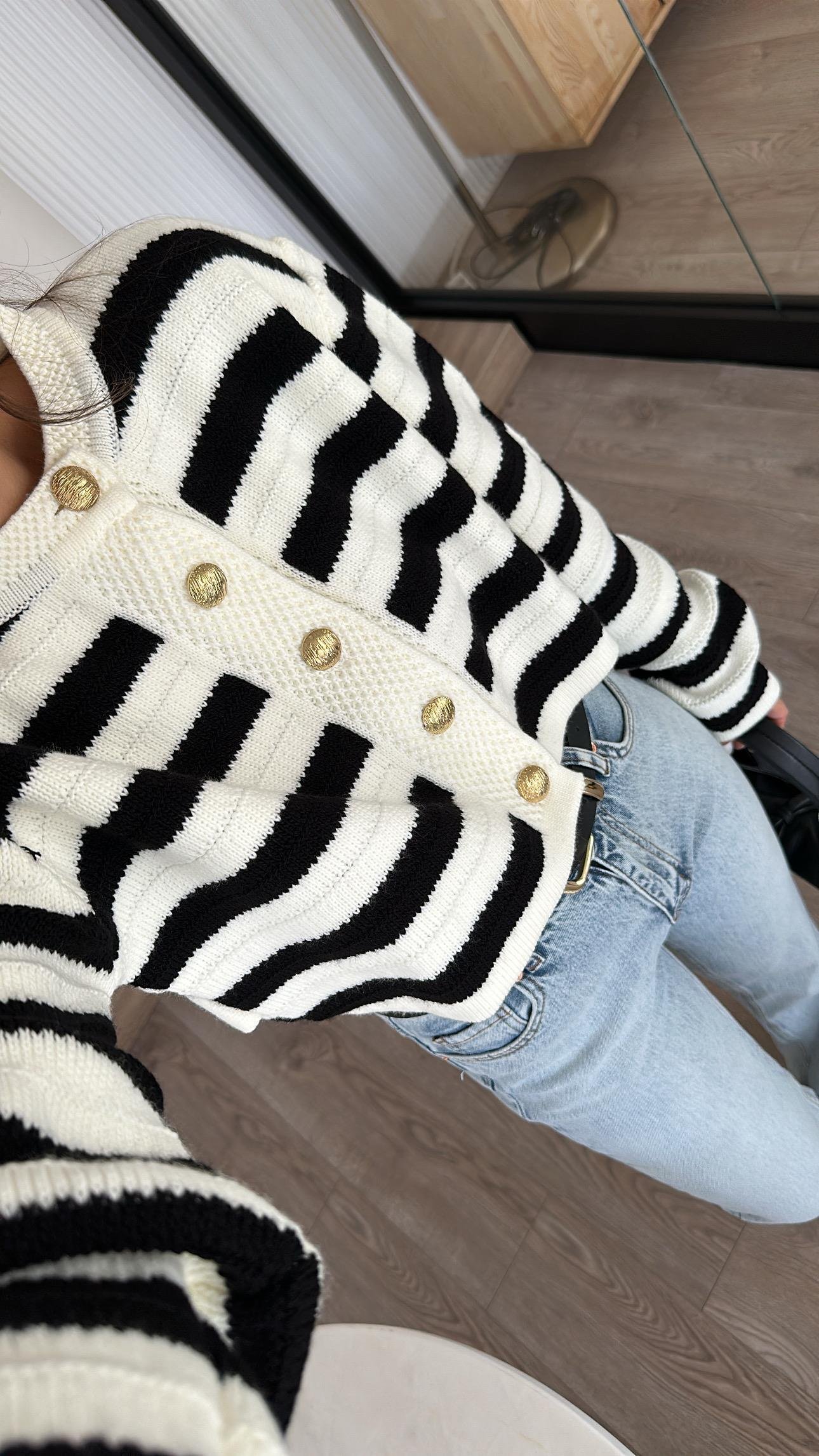 Ekru Siyah Çizgili Gold Düğme Detaylı Marka Model Triko Hırka 