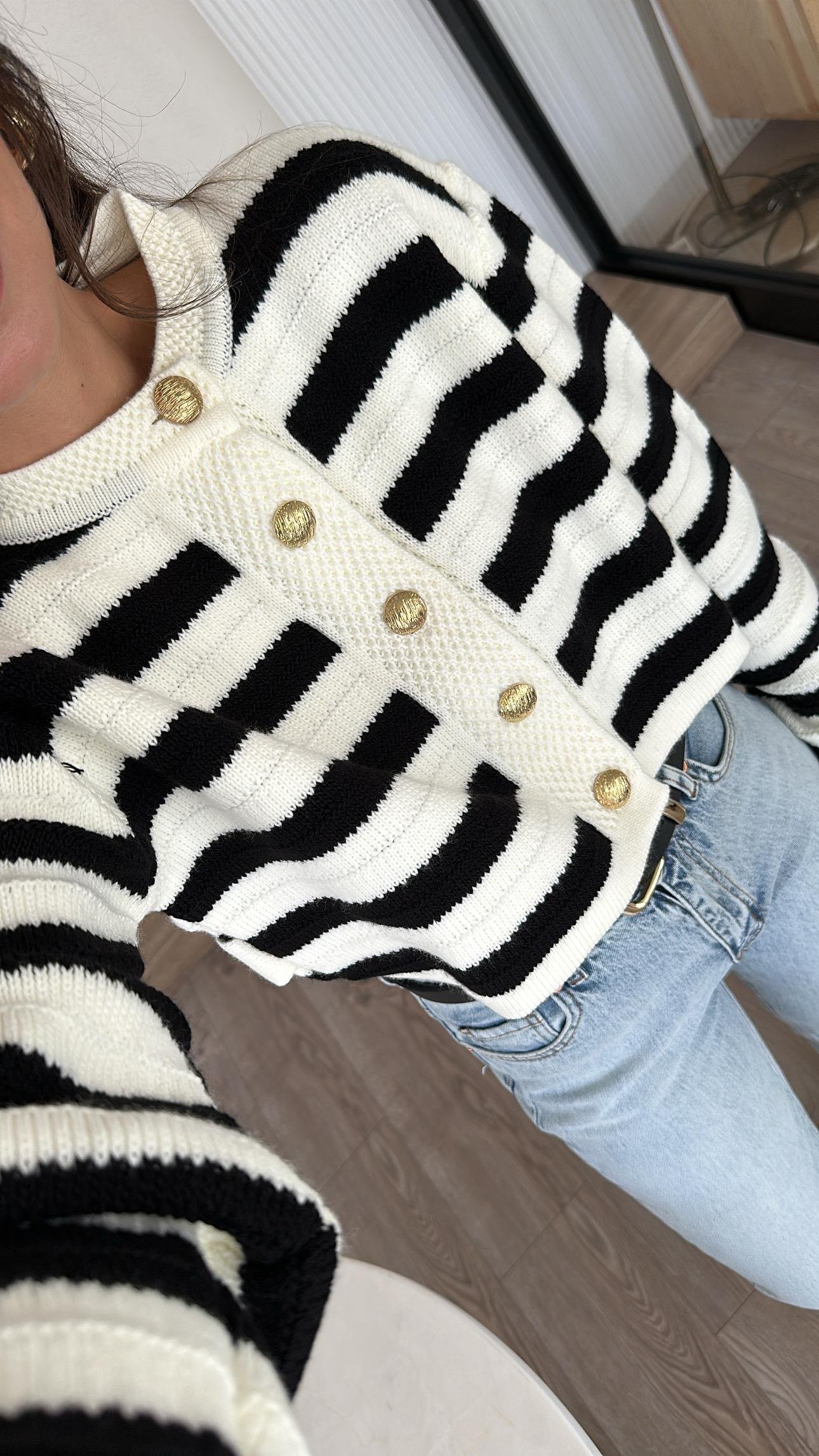 Ekru Siyah Çizgili Gold Düğme Detaylı Marka Model Triko Hırka 