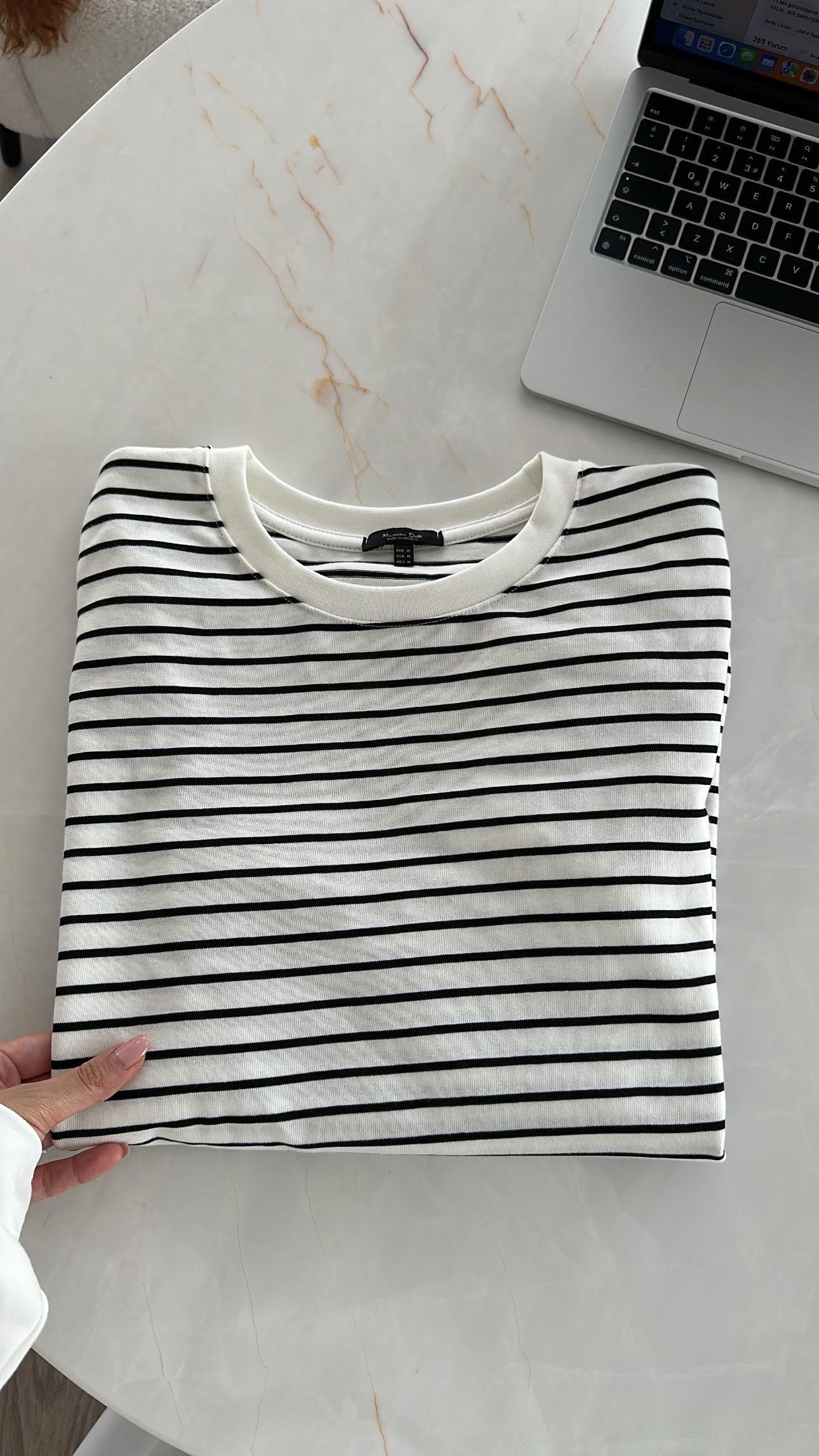 Ekru Siyah Çizgili Marka Model İnce Sweat 