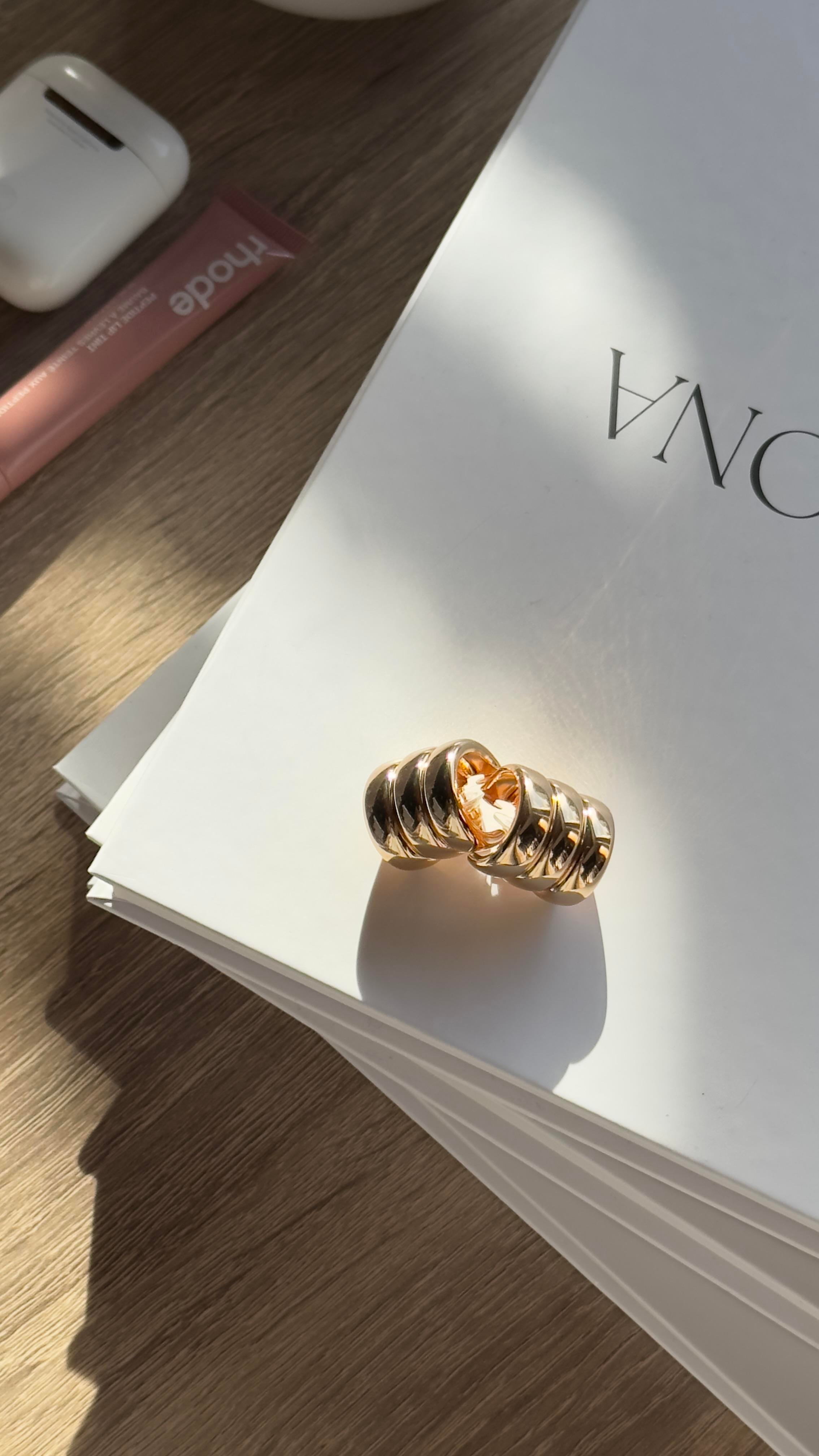 Gold 3lü Birleşik C Şekli Küpe Gold 3lü Birleşik C Şekli Küpe  Gold 3lü Birleşik C Şekli Küpe