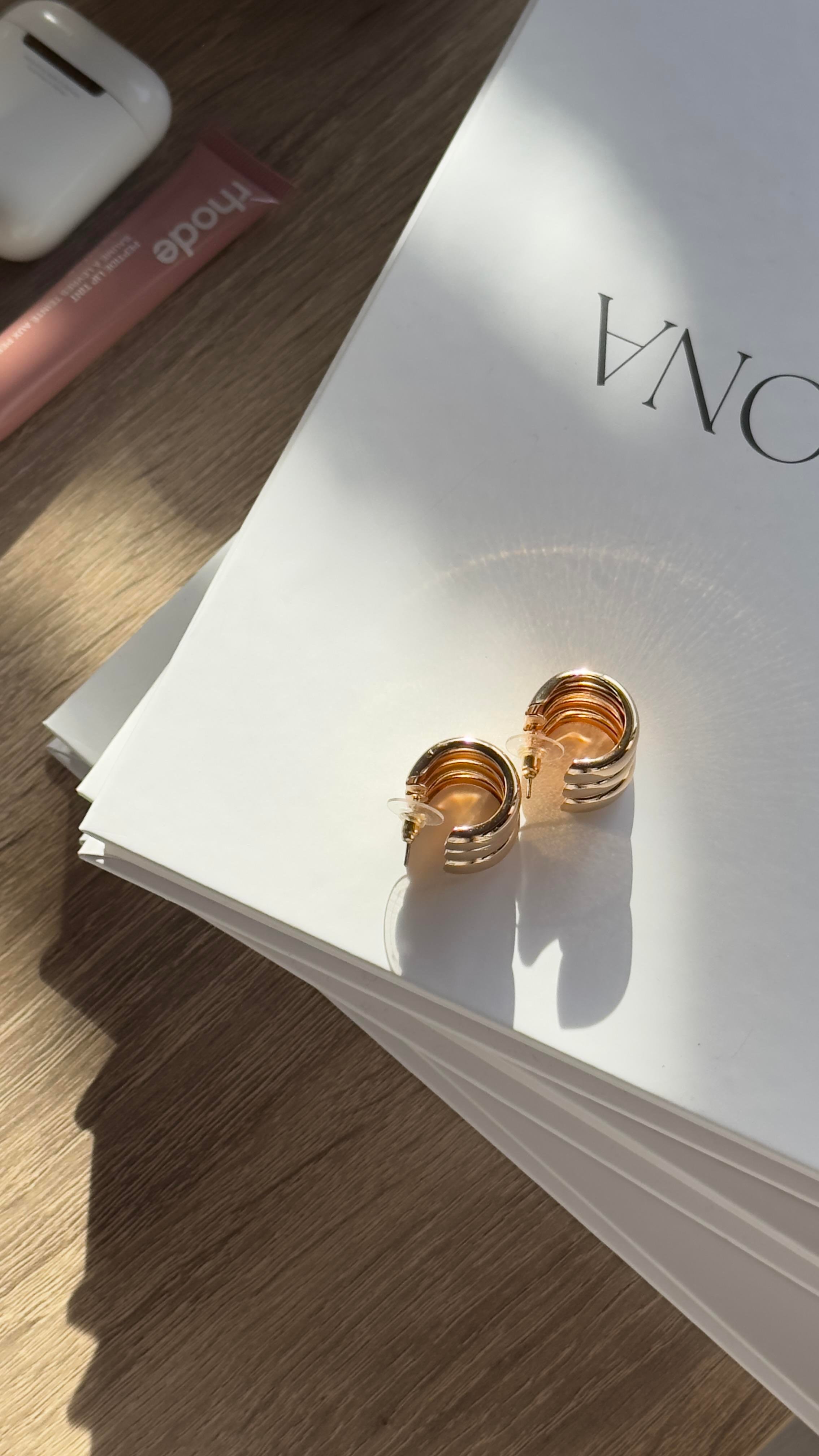 Gold 3lü Birleşik C Şekli Küpe Gold 3lü Birleşik C Şekli Küpe  Gold 3lü Birleşik C Şekli Küpe