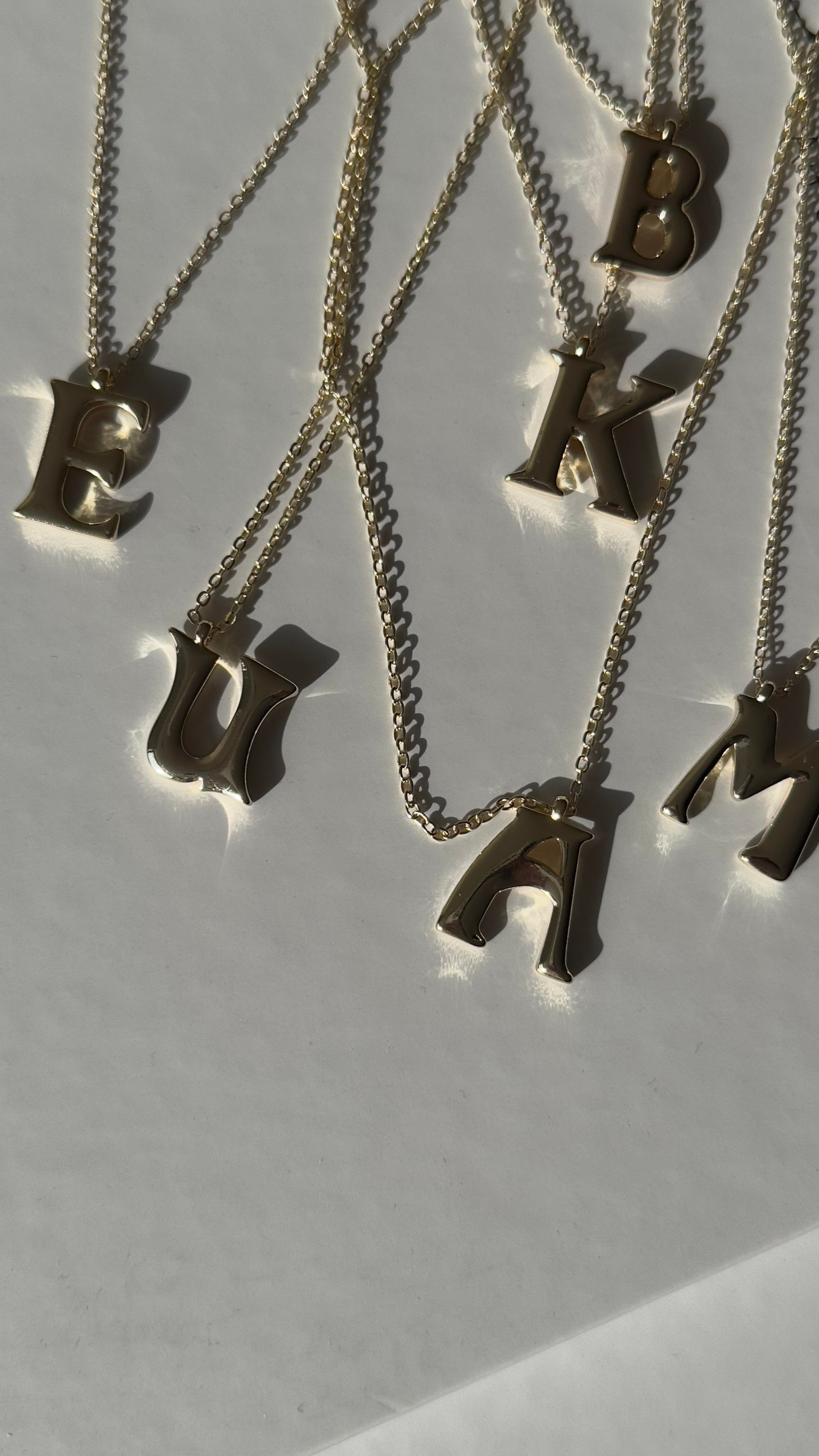 Gold Asimetrik Harfli Kolye 