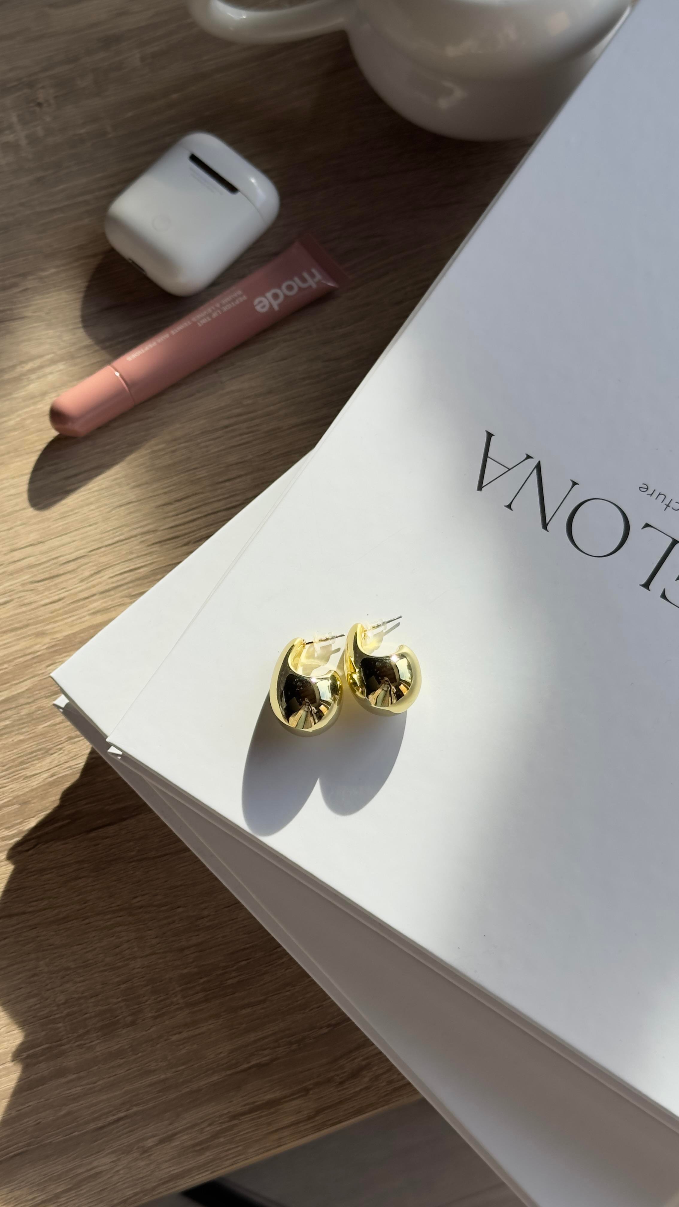 Gold Bombeli Yarım Daire Damla Küpe