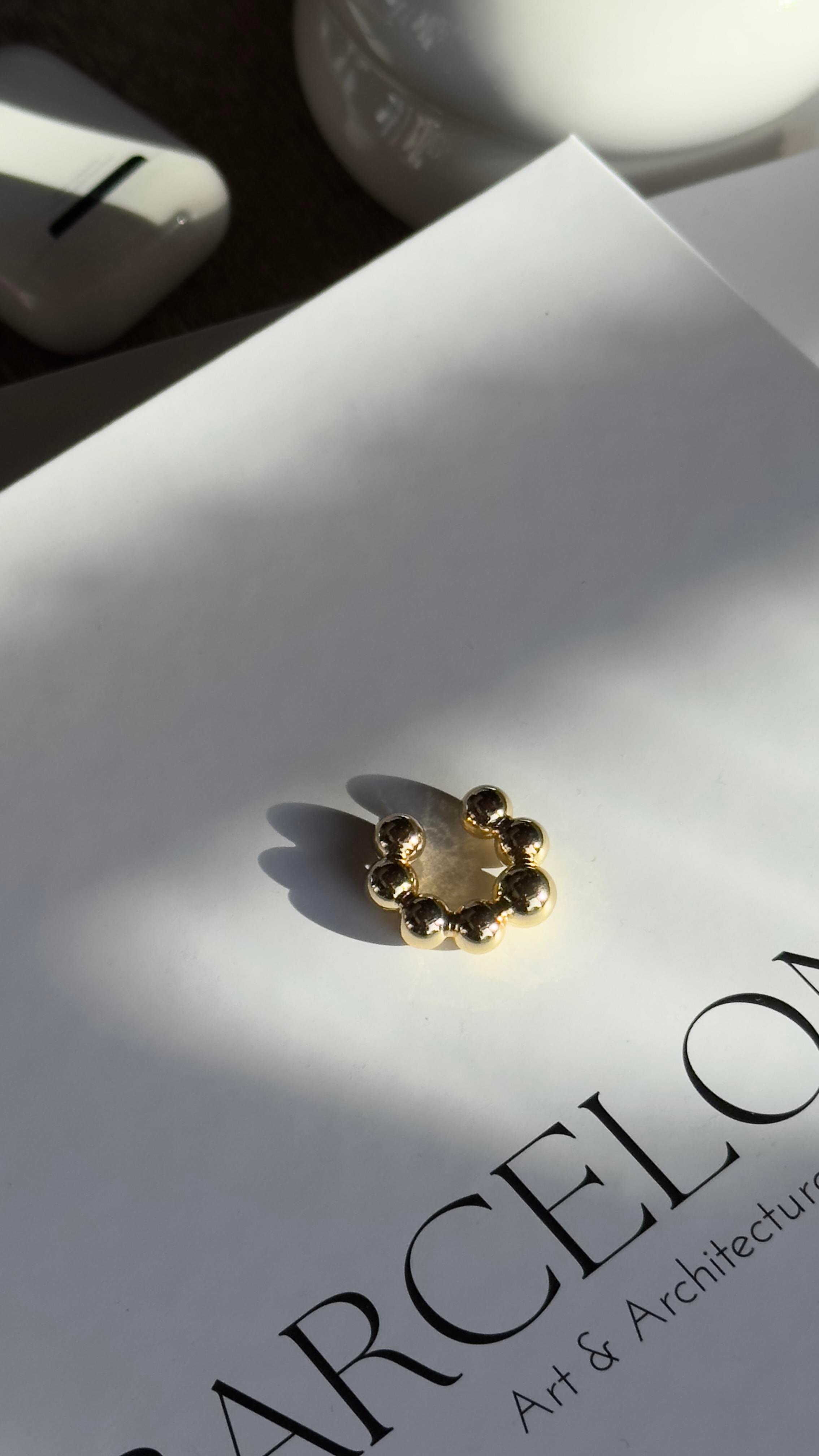 Gold Boncuklu Kıkırdak Küpe