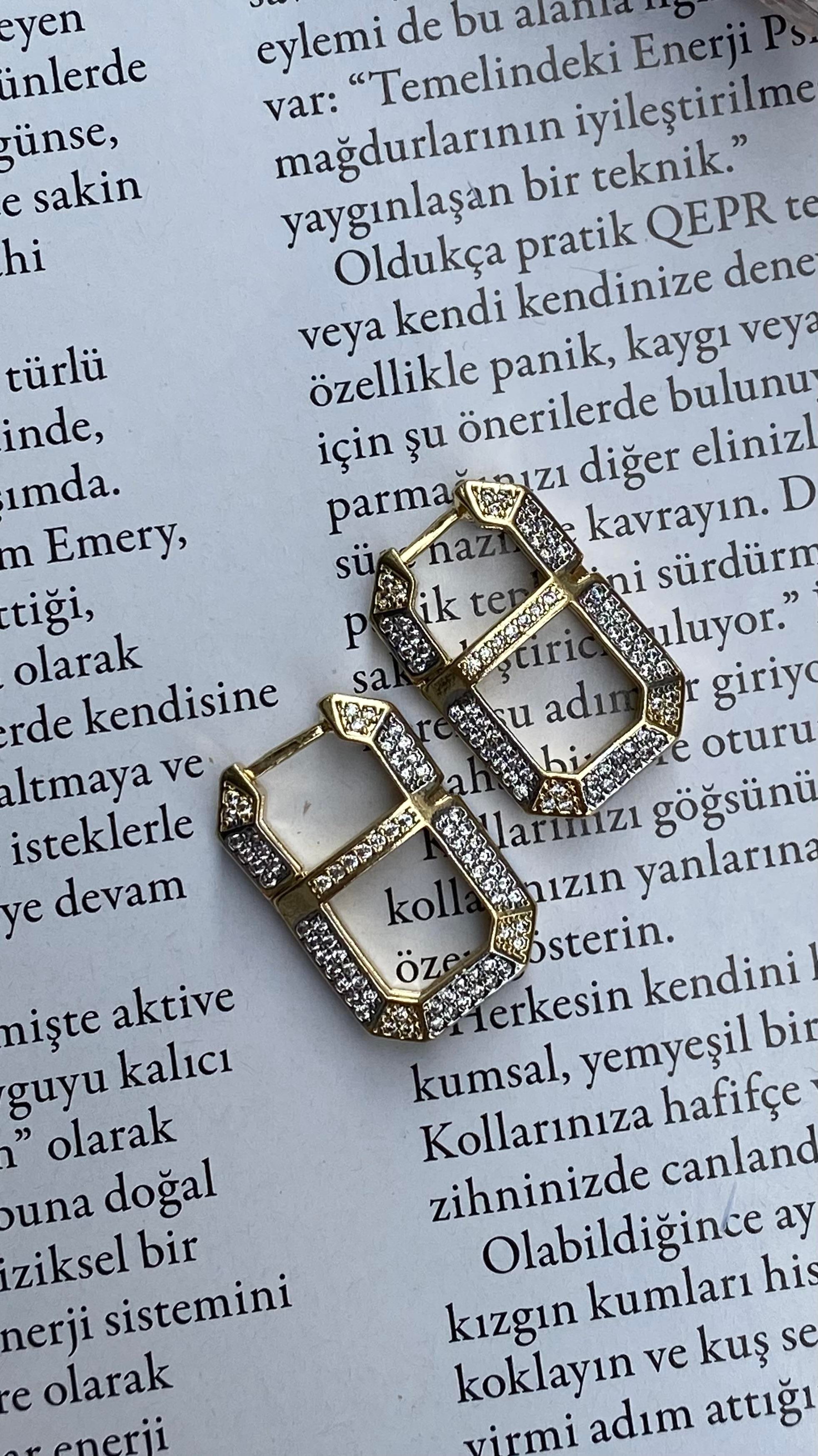 Gold Dikdörtgen Zirkon Taşlı Küpe