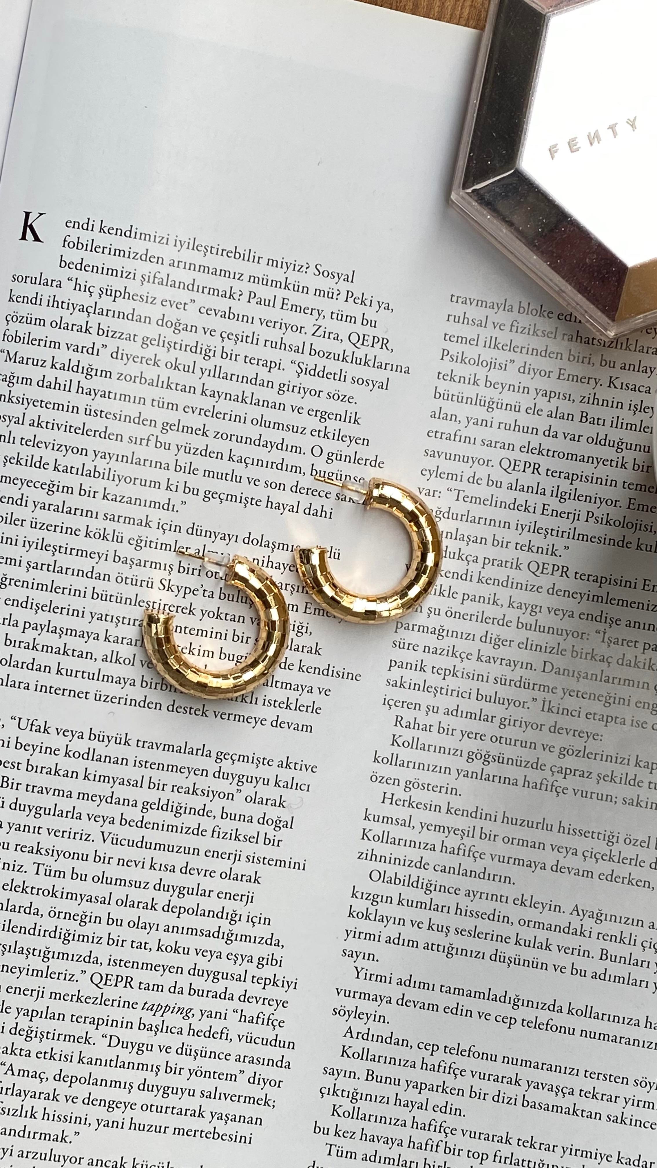 Gold Disco Yarı Halka Küpe