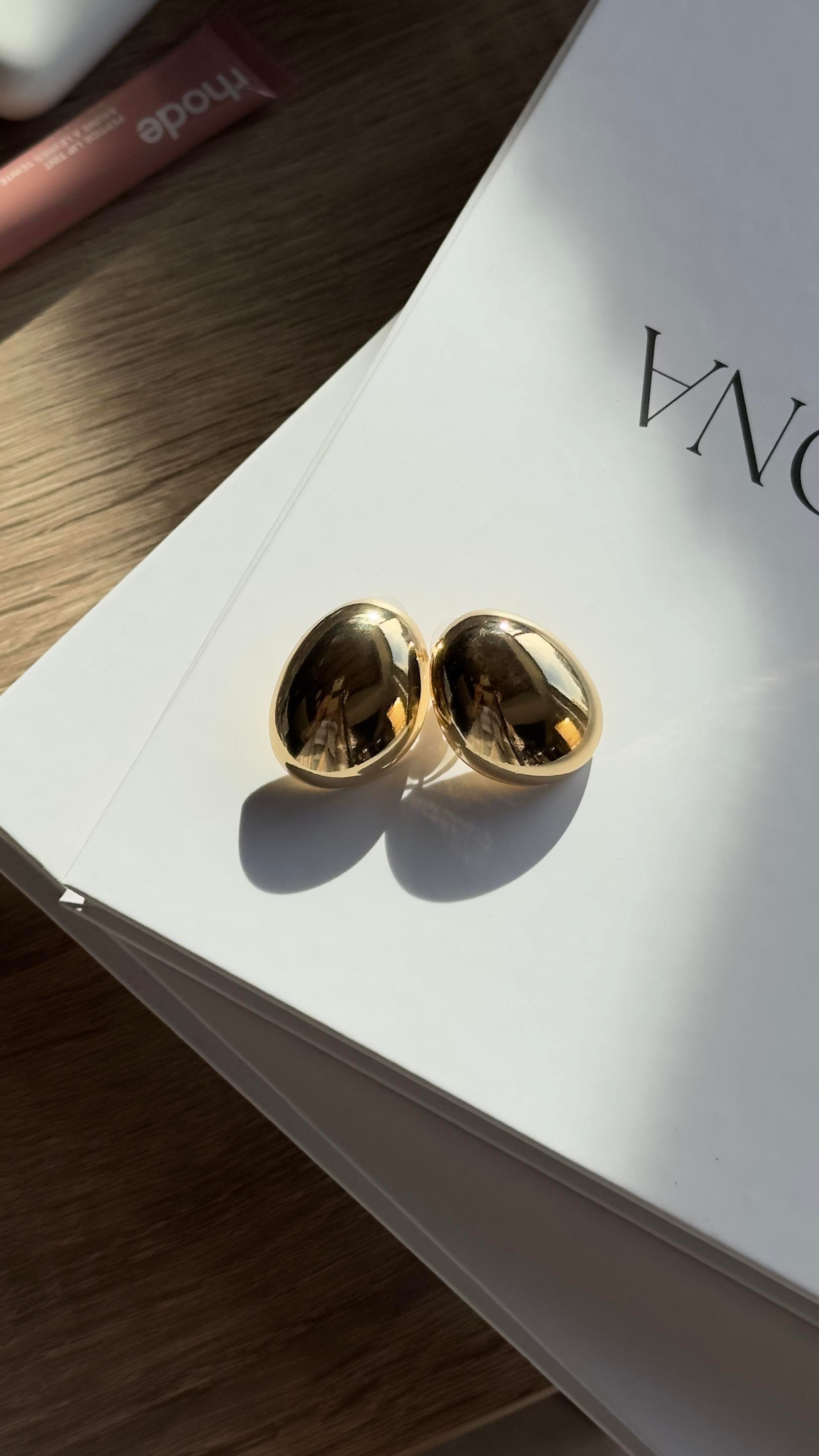 Gold Dolgulu Asimetrik Oval Küpe