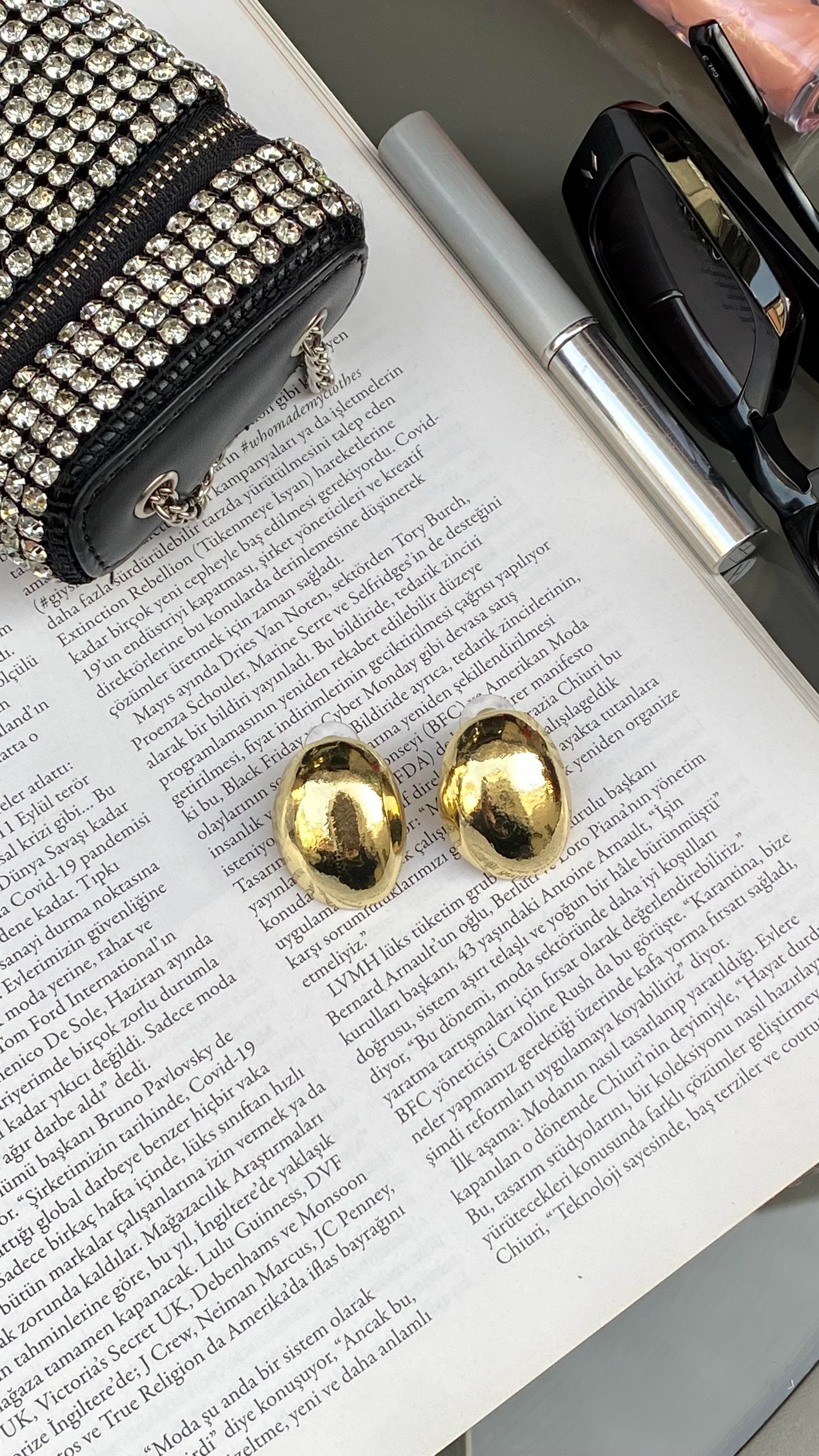 Gold Dolgulu Parlak Oval Küpe