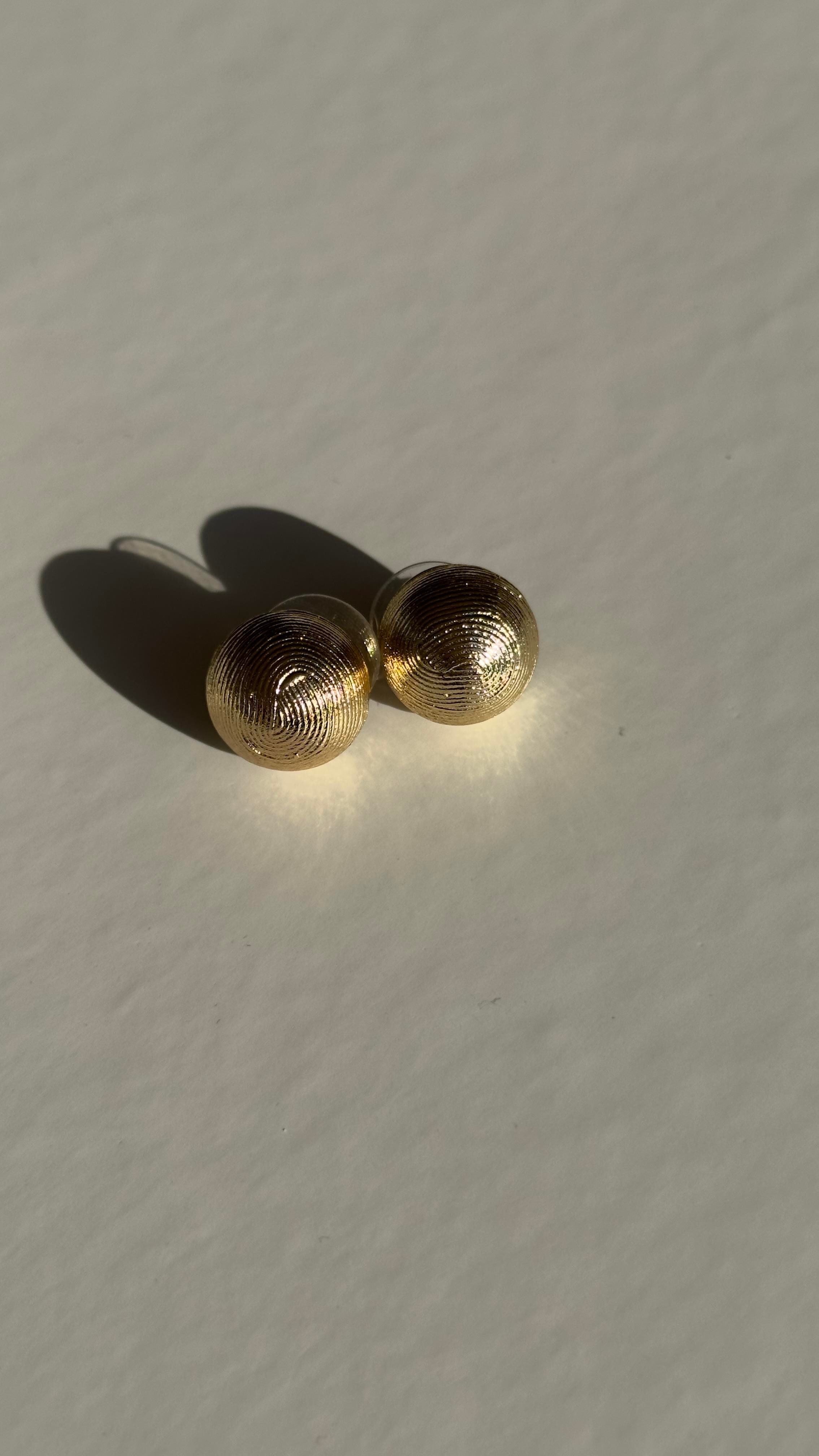 Gold Düğme Şekli Küpe