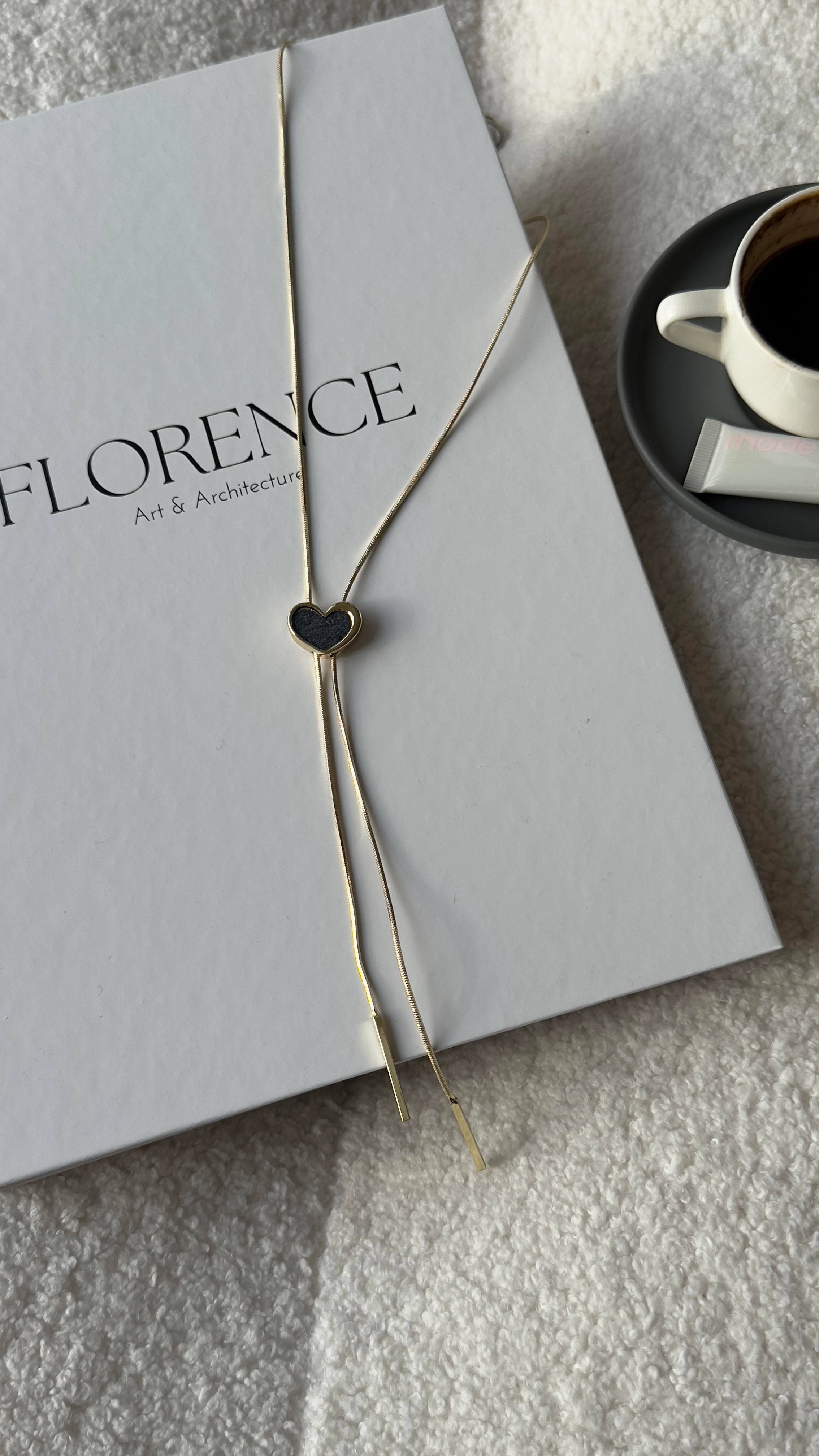 Gold Gri Kalp Detaylı Asansörlü Kolye