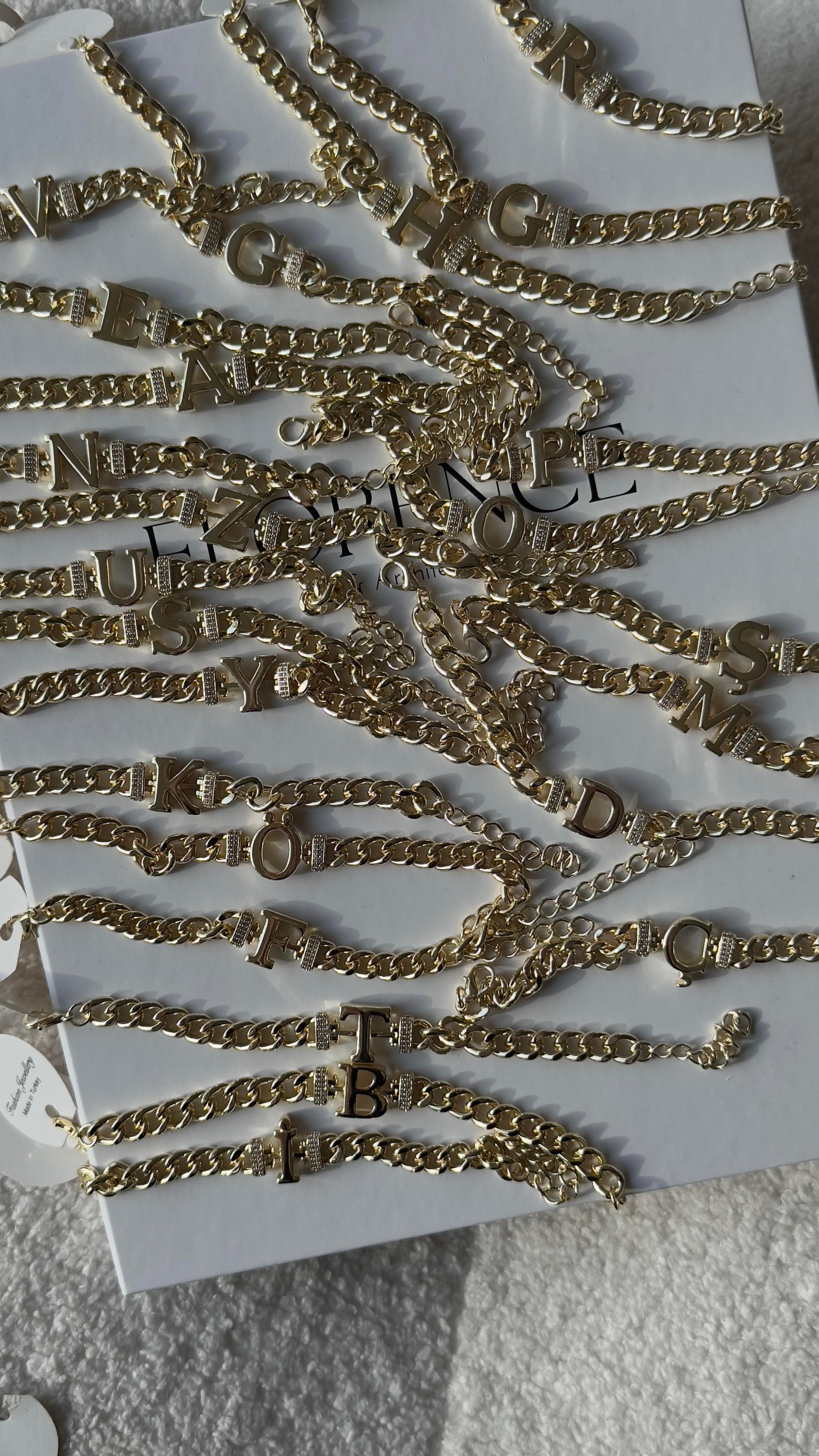 Gold Harf Detaylı Bileklik