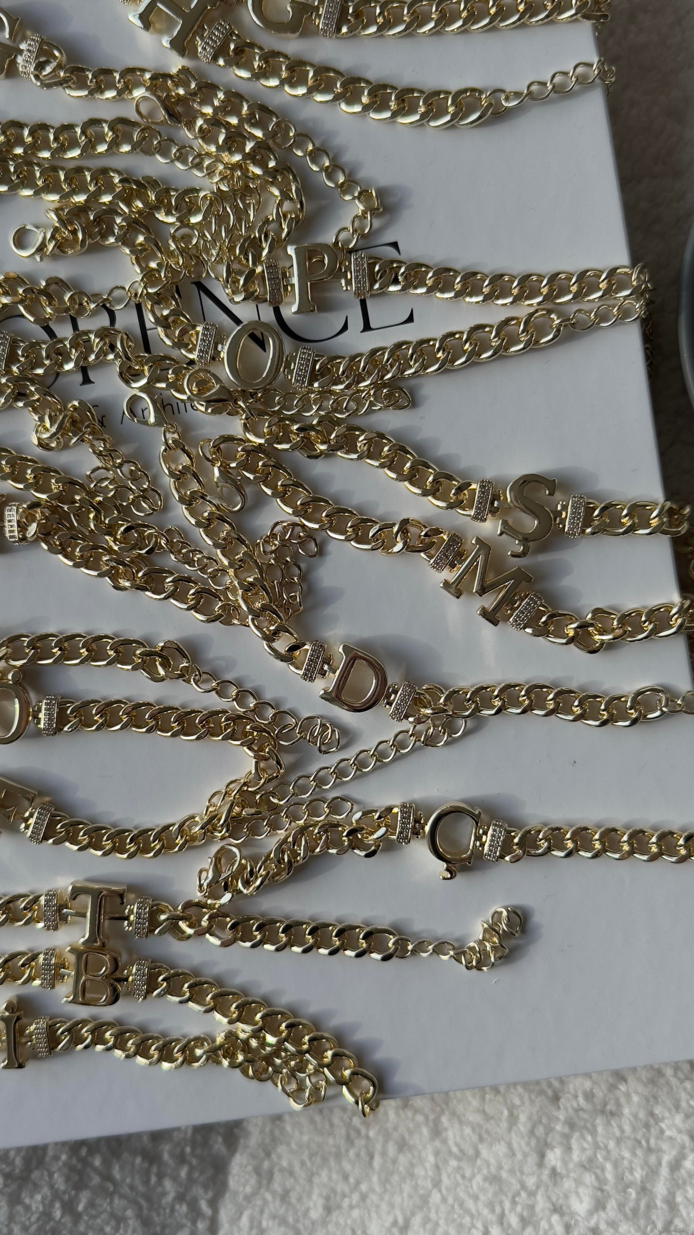 Gold Harf Detaylı Bileklik