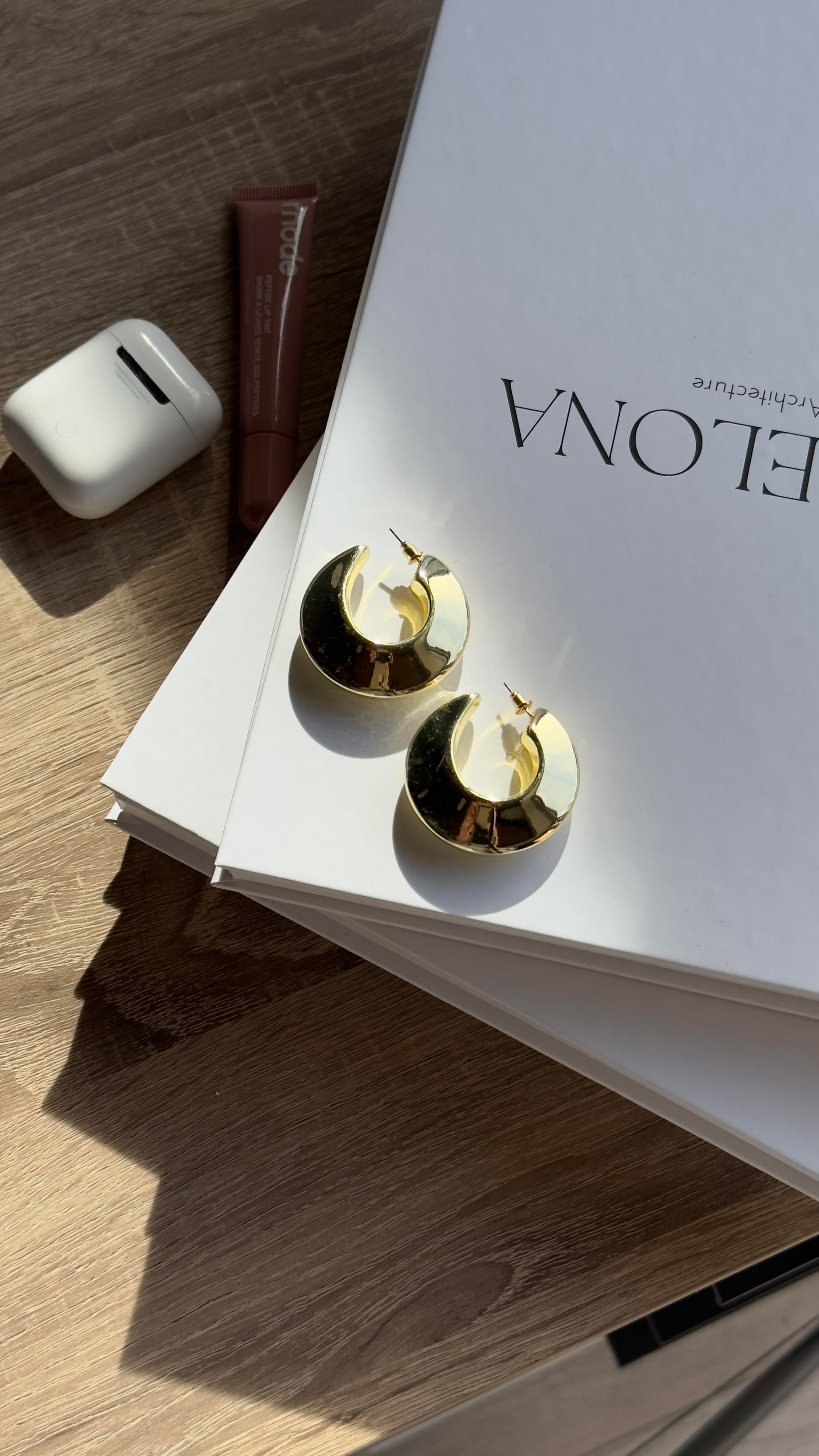 Gold Kalın C Şekil Halka Küpe