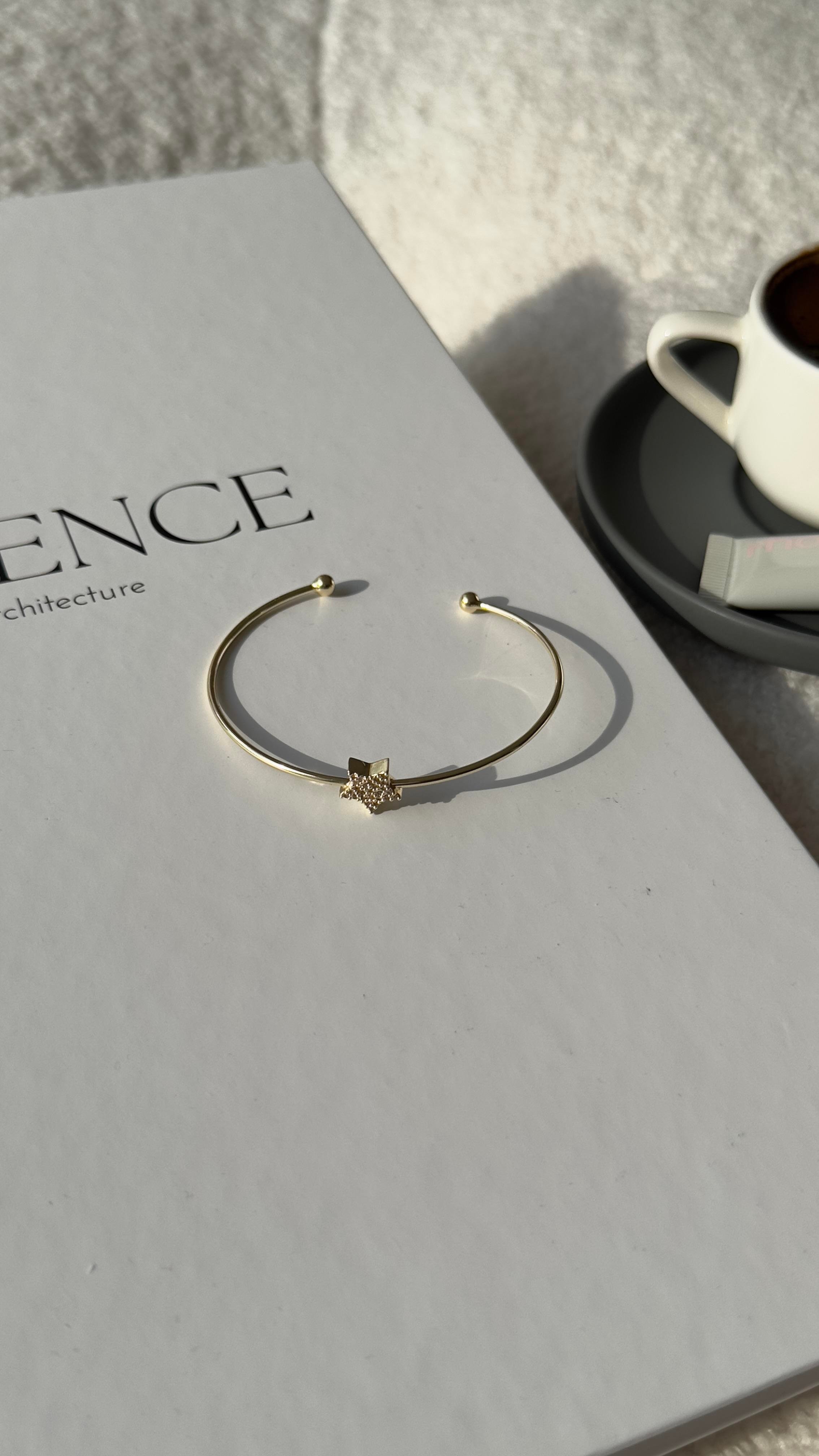 Gold Kelepçe Taşlı Yıldız Detaylı Bileklik