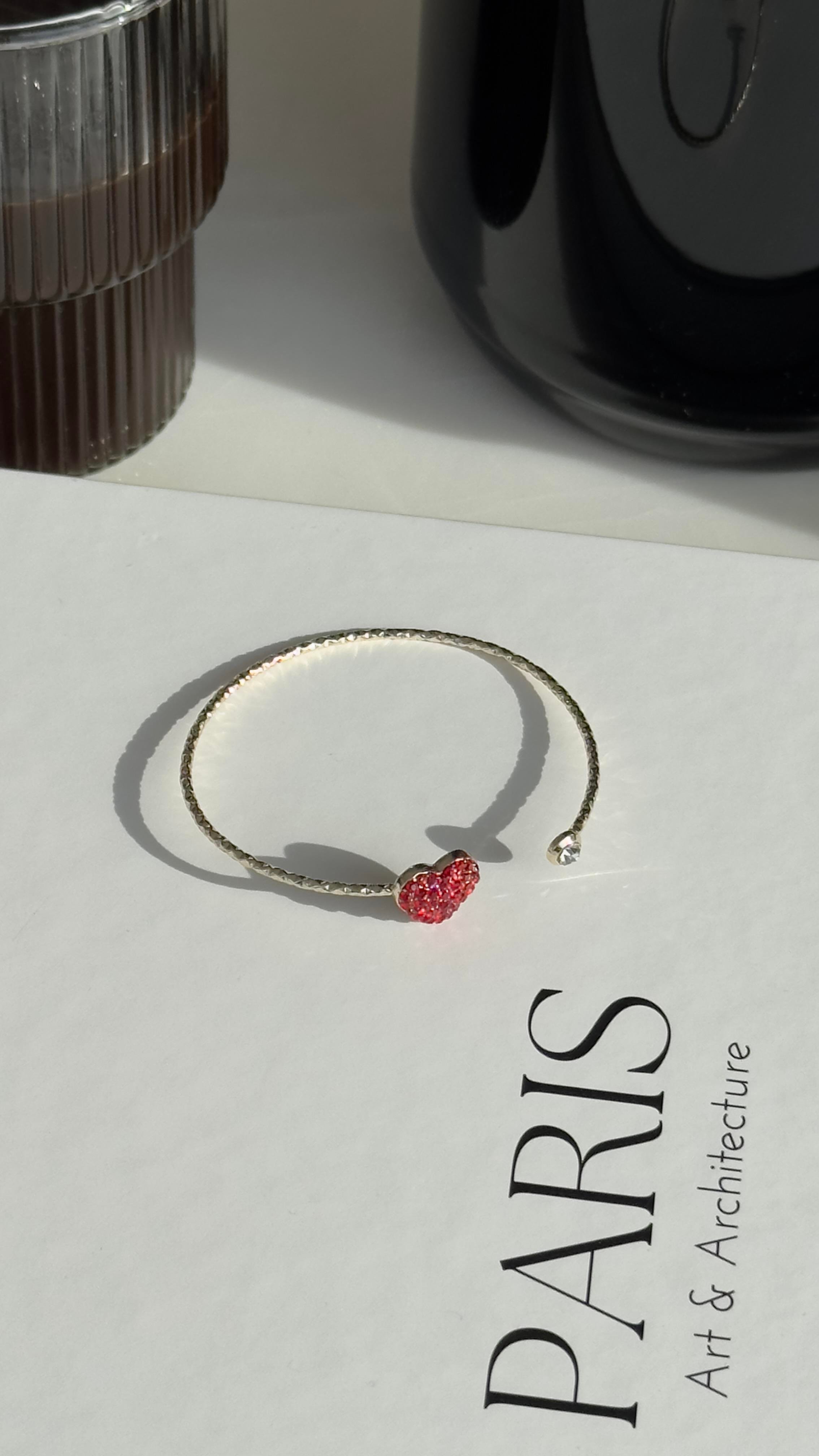 Gold Kalp Kırmızı Taşlı Kelepçe Bileklik