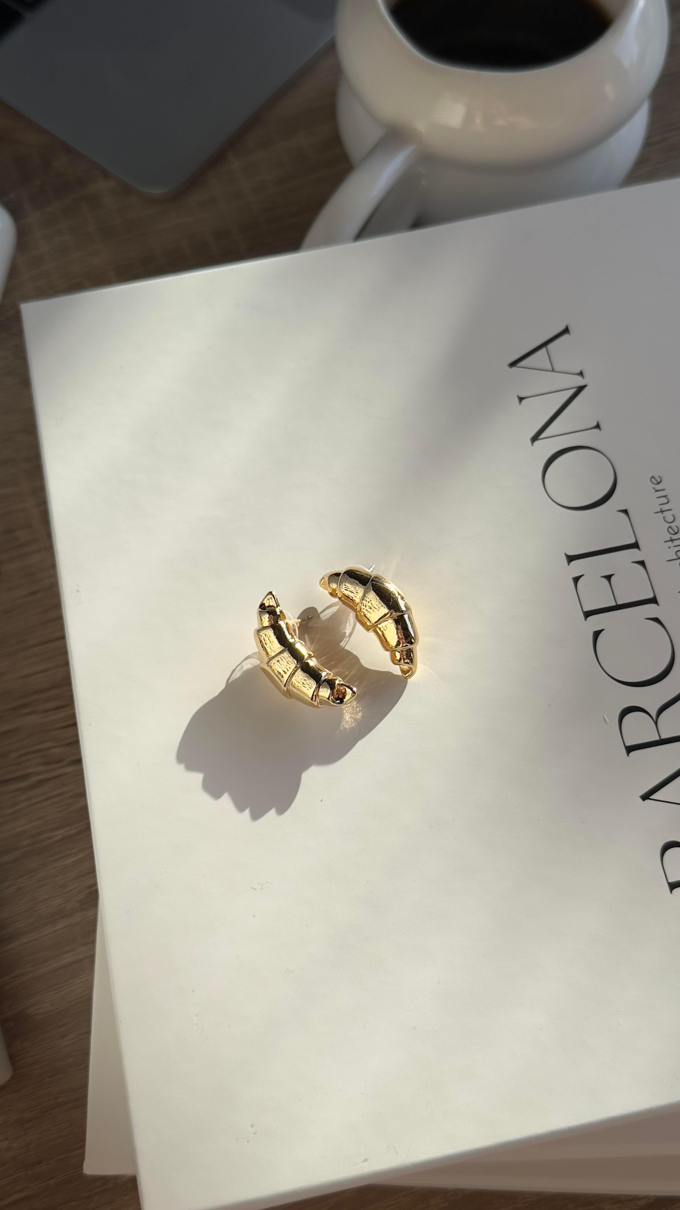 Gold Kruvasan Model Küpe