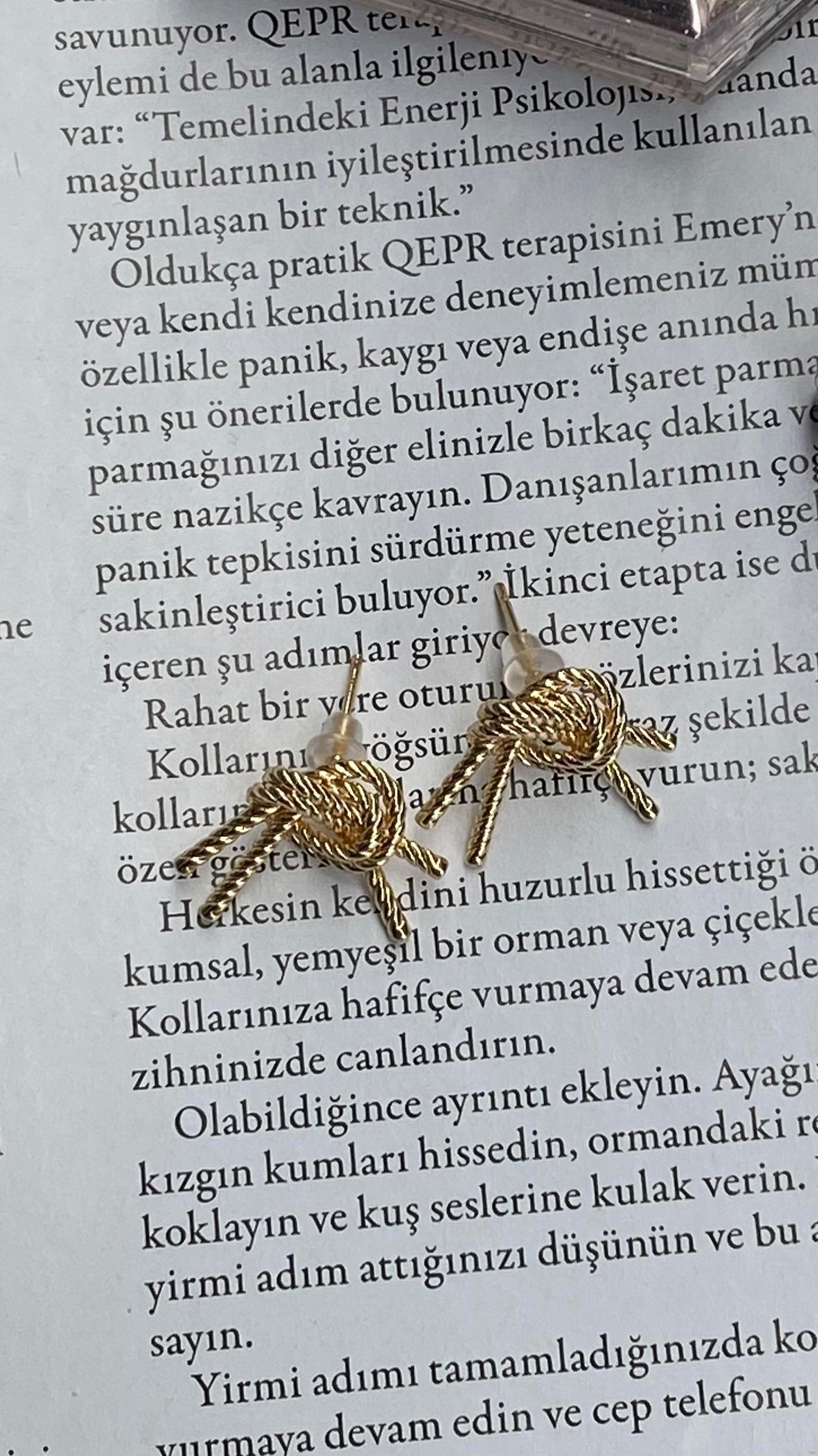 Gold Küçük Düğüm Küpe