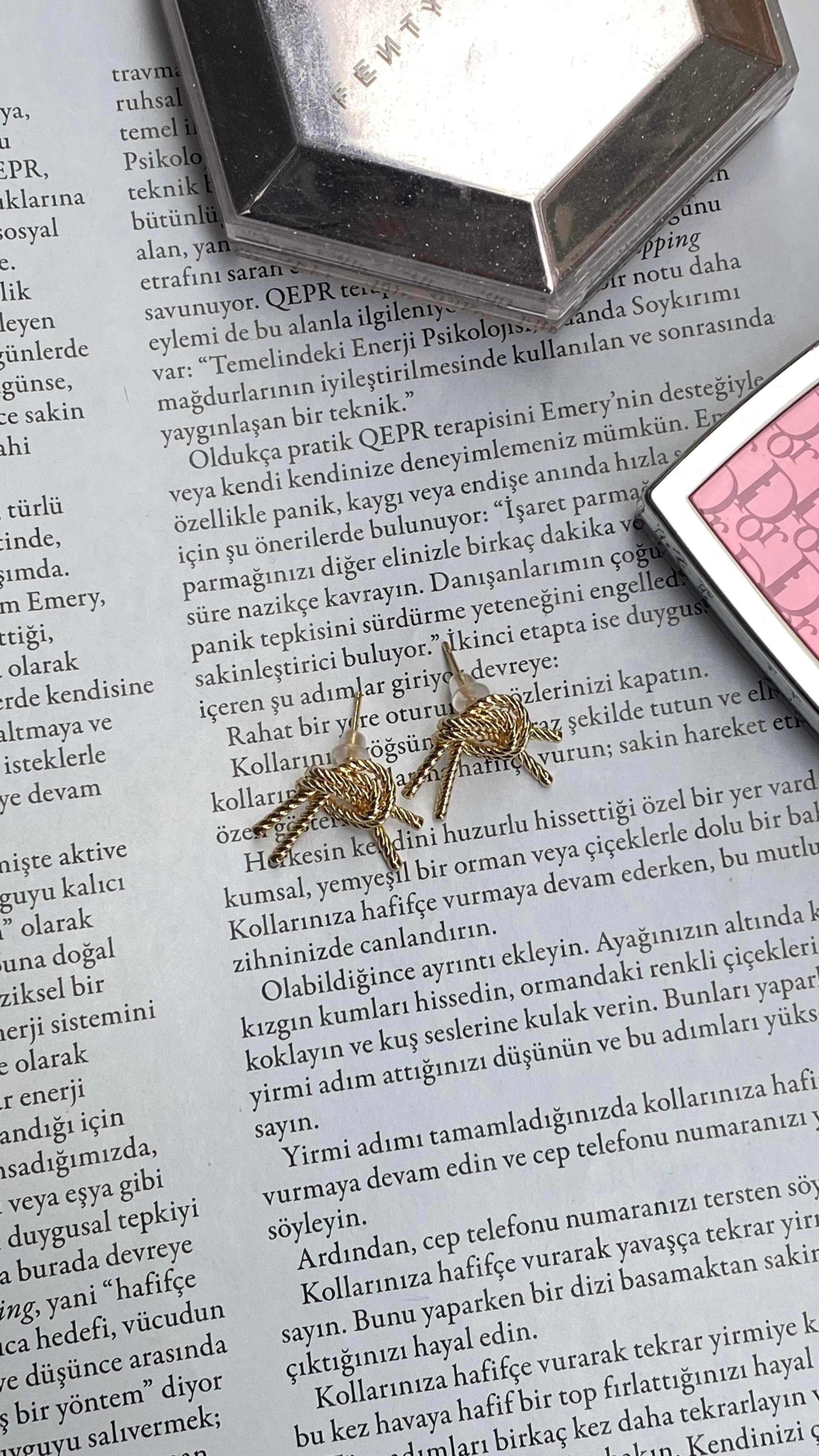 Gold Küçük Düğüm Küpe