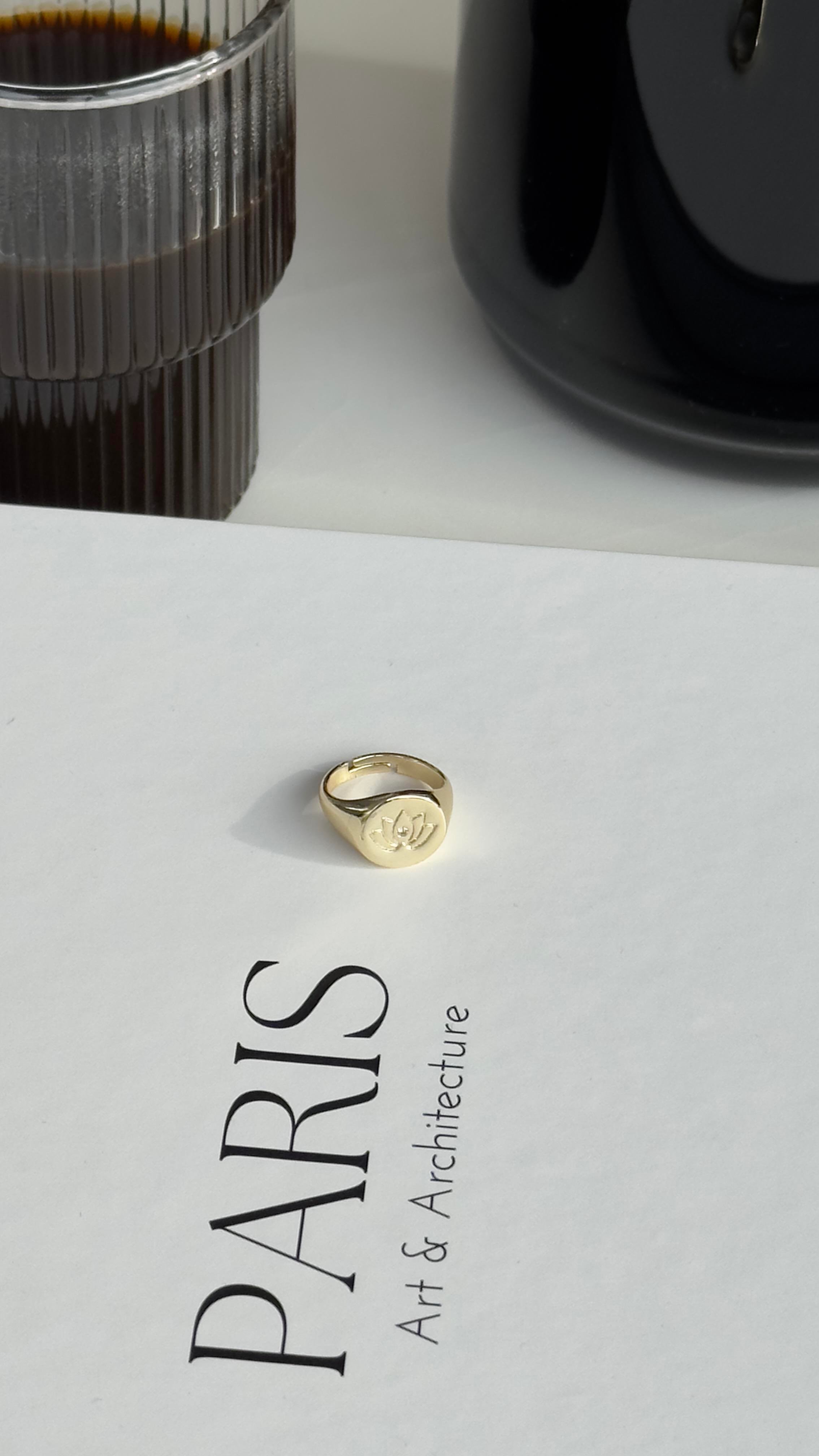 Gold Lotus Taş Detaylı Serçe Parmak Yüzüğü