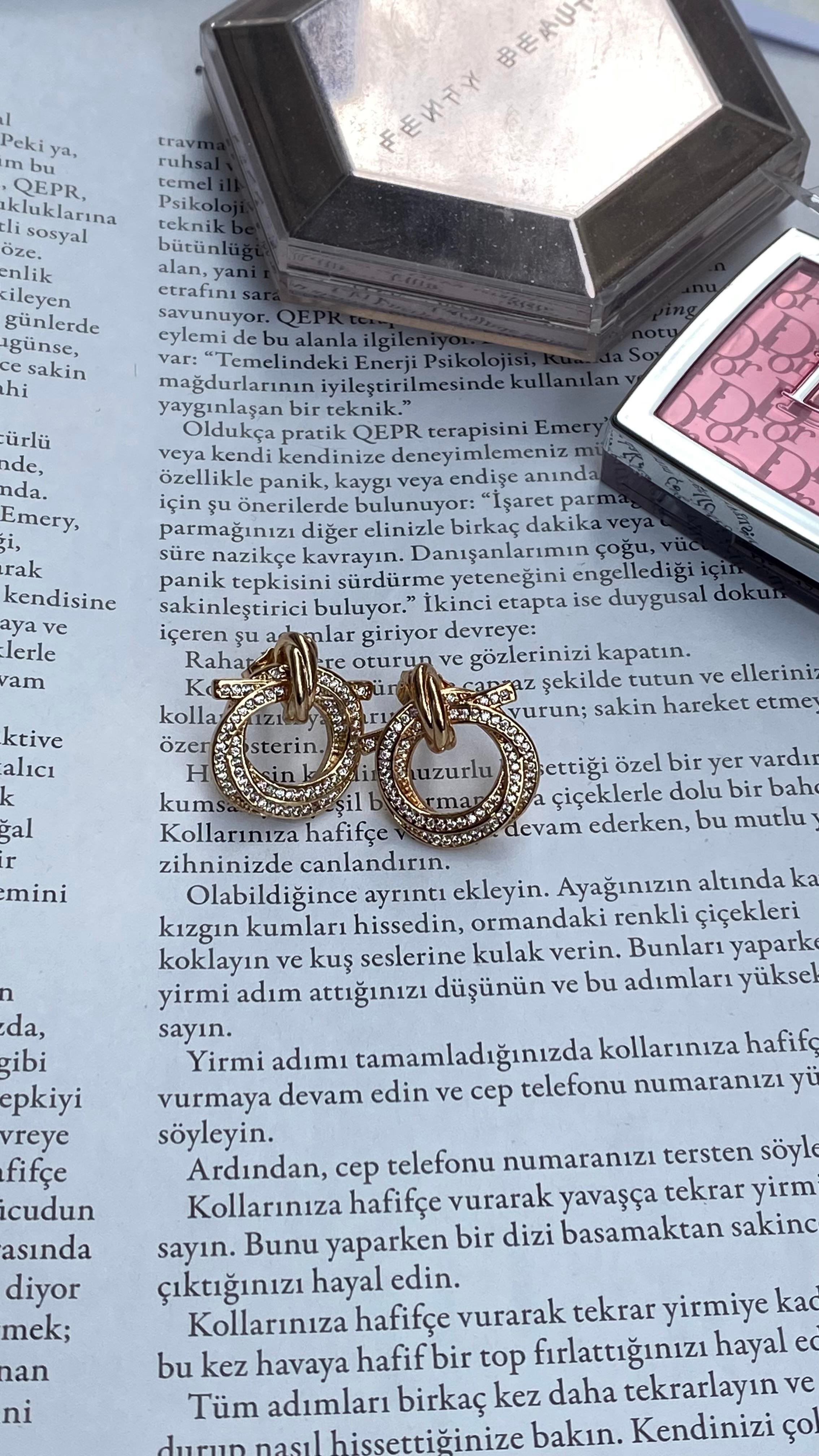 Gold Marka Model Yuvarlak Dönmeli Zirkon Taşlı Küpe