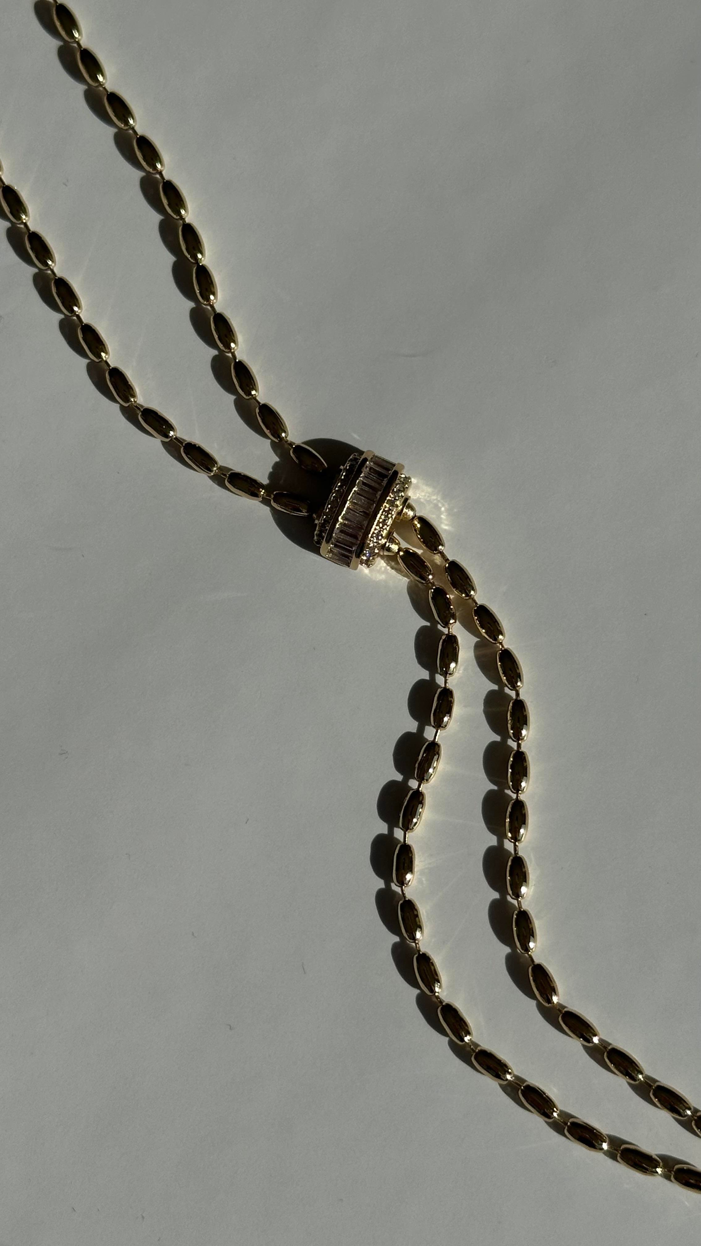 Gold Ortada Taş Detaylı Kolye