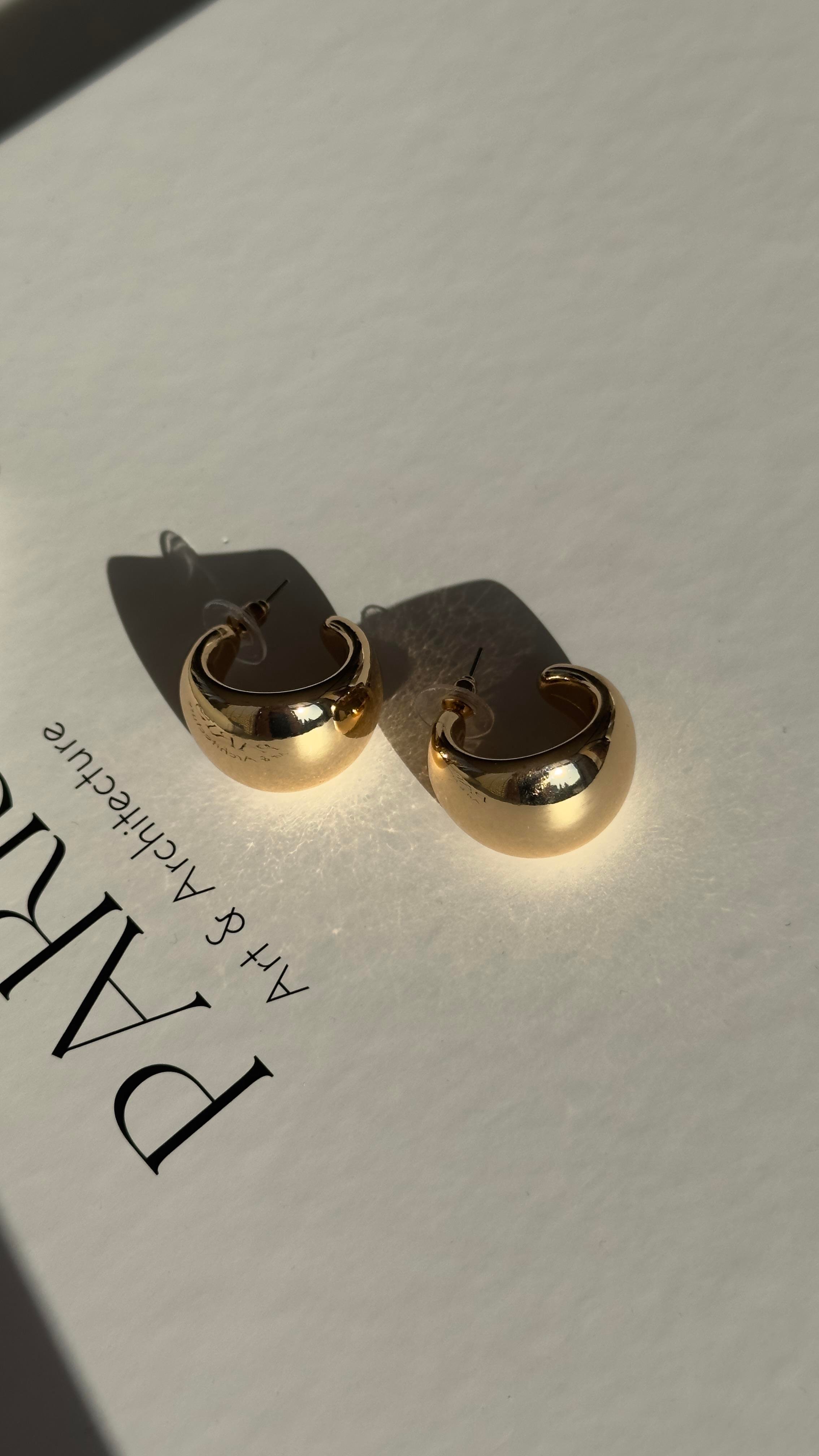 Gold Oval Küçük Bombeli Küpe