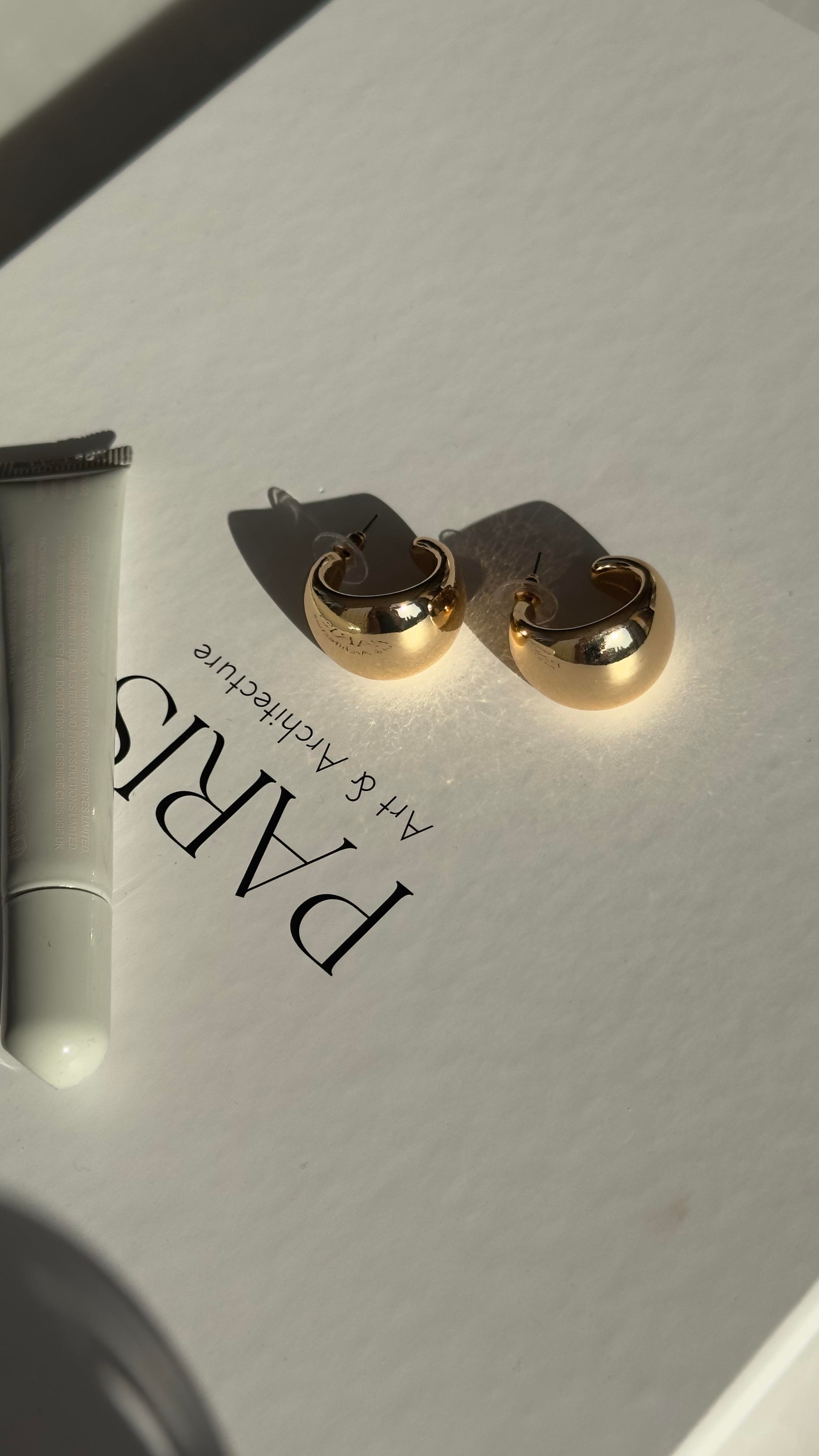 Gold Oval Küçük Bombeli Küpe