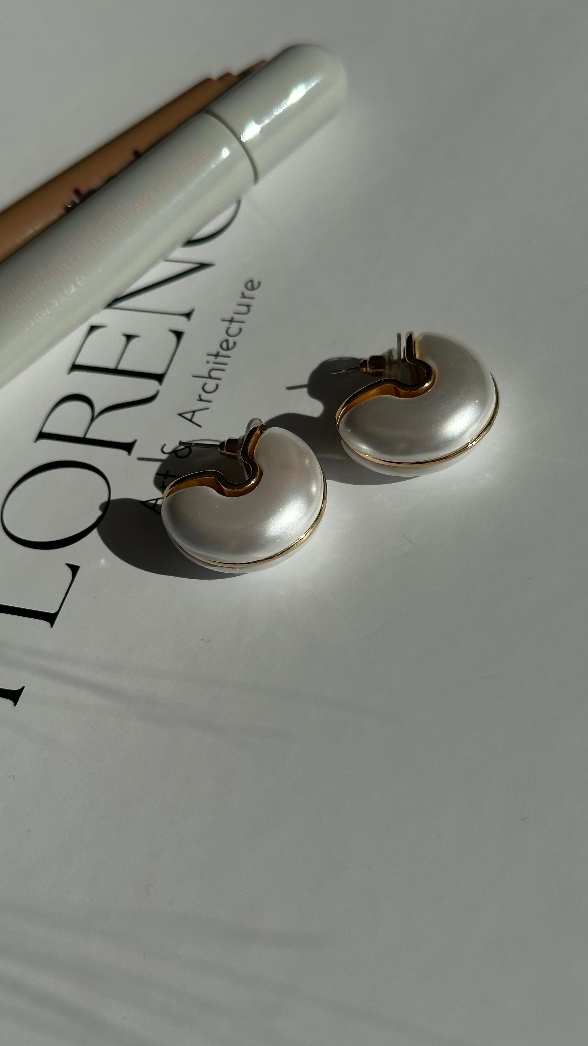 Gold Sedefli Yarım Halka Küpe